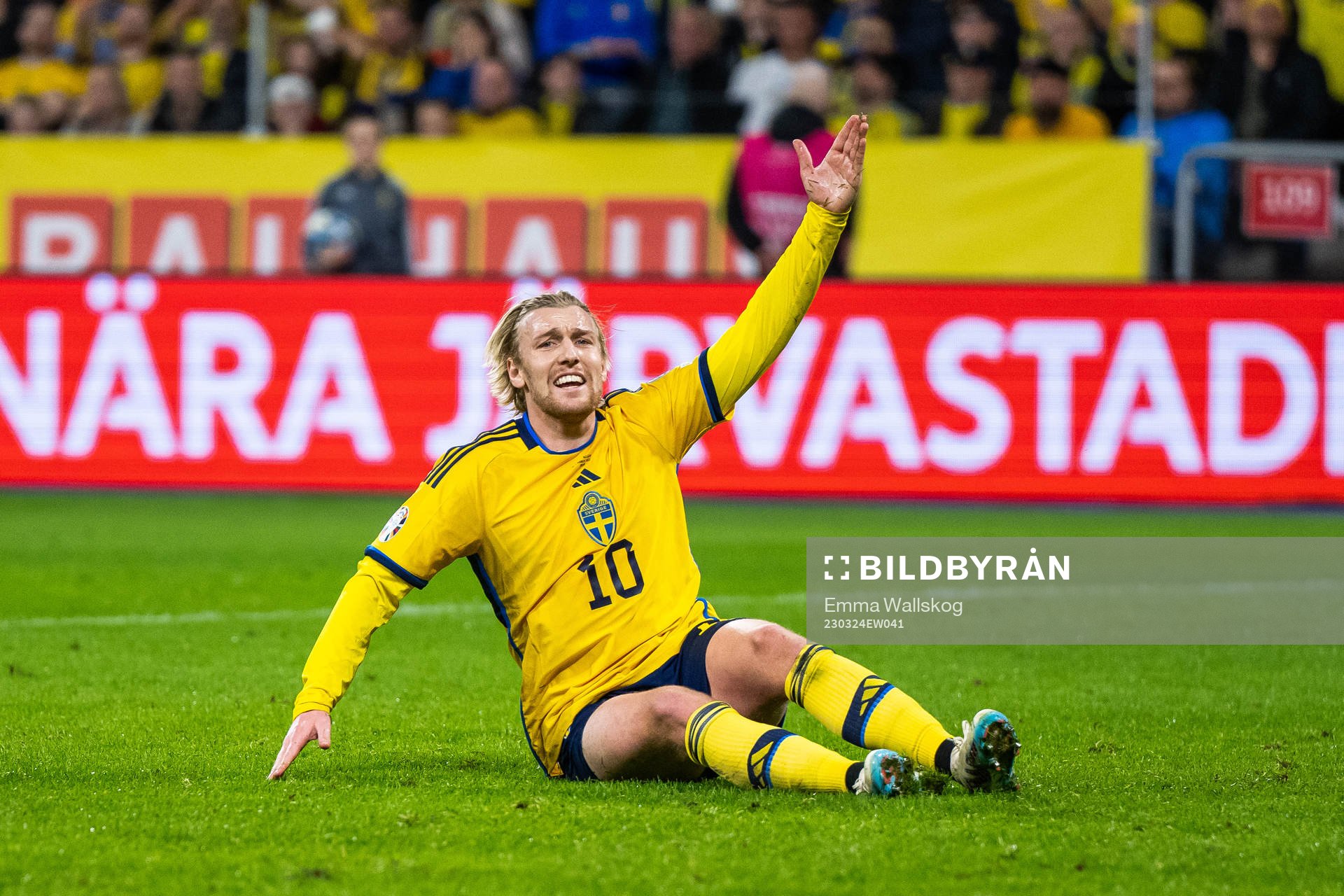 Emil Forsberg of Sweden reacts