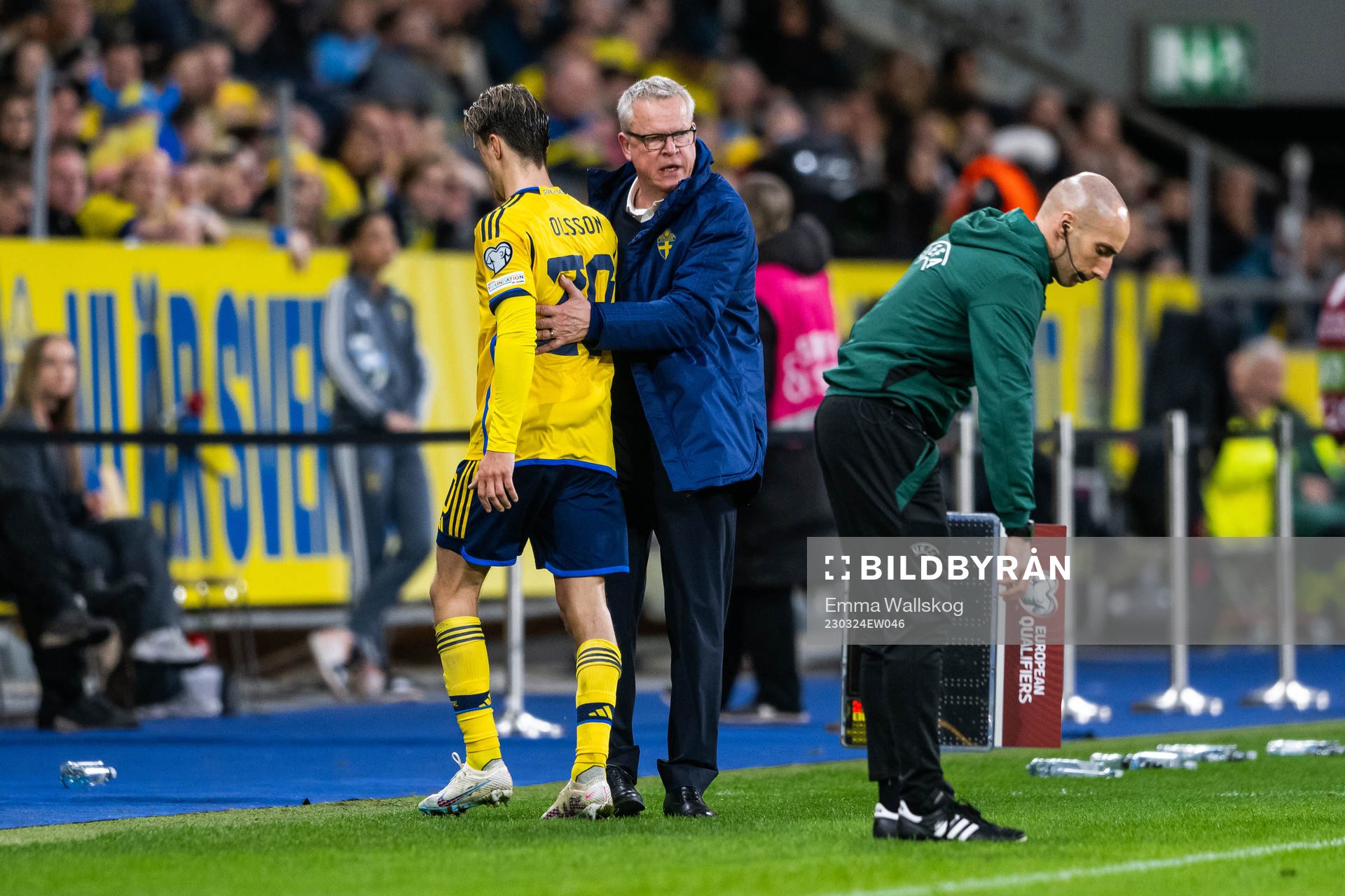 Kristoffer Olsson and head coach Janne Andersson of Sweden