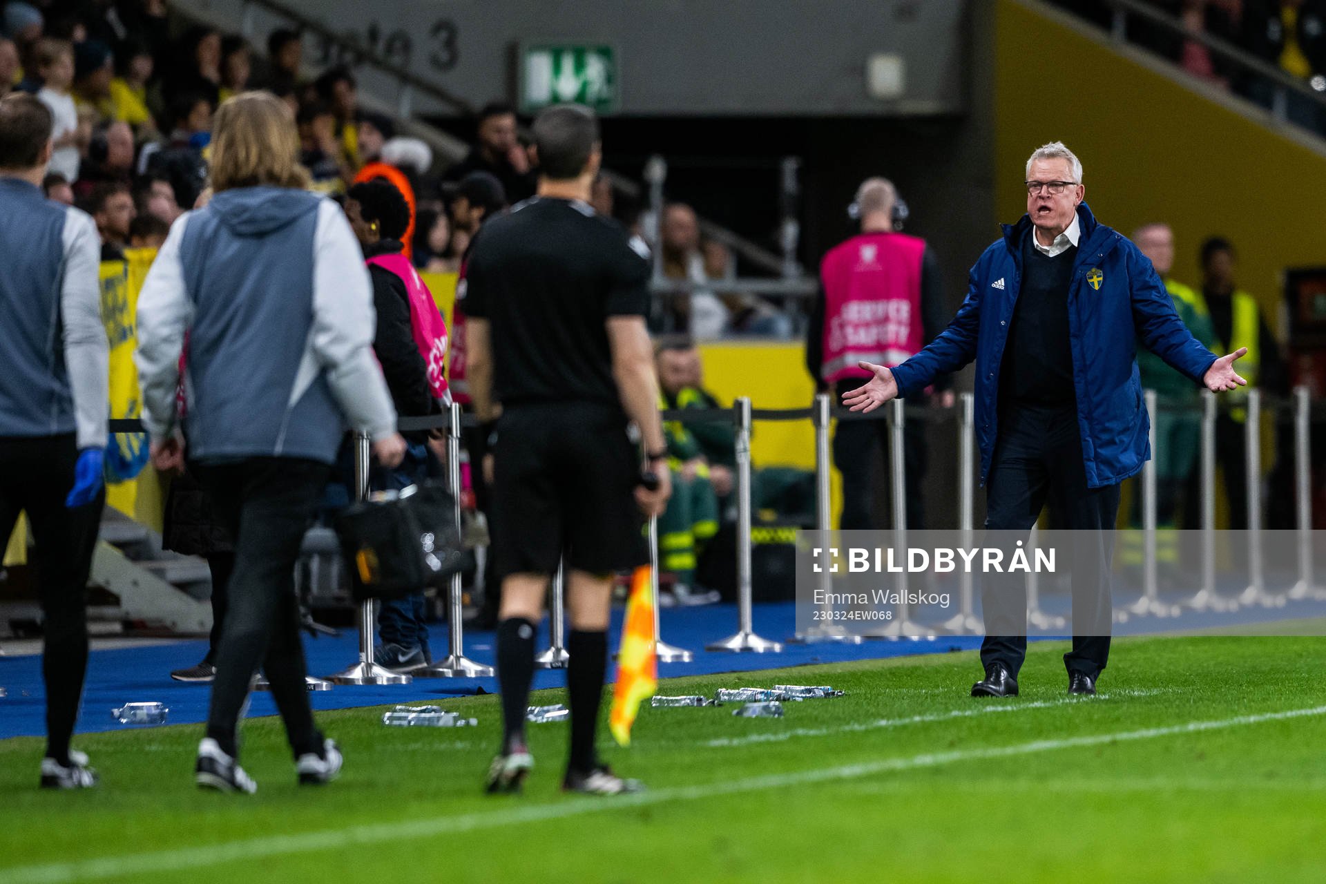 Head coach Janne Andersson of Sweden reacts