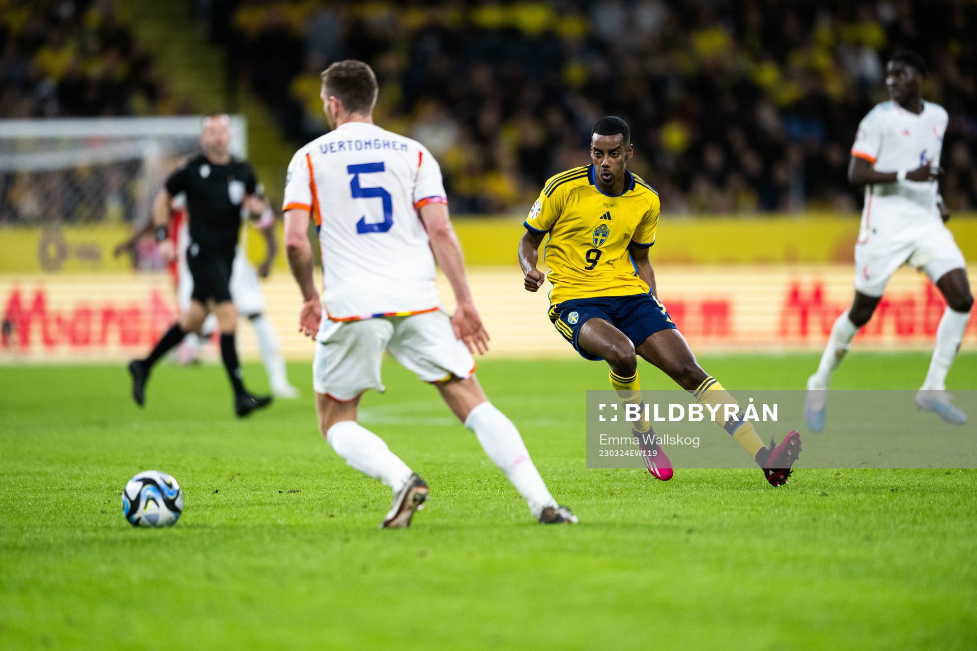 Jan Vertonghen of Belgium and Alexander Isak of Sweden