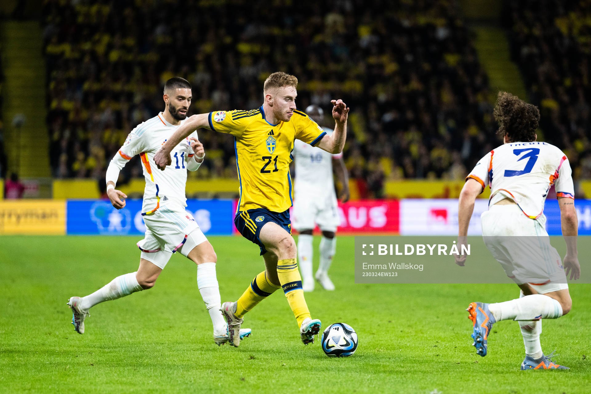 Yannick Carrasco of Belgium and Dejan Kulusevski of Sweden