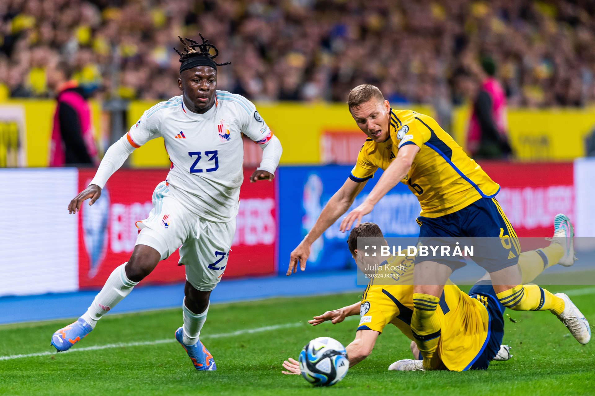Johan Bakayoko of Belgium competes for the ball with Viktor