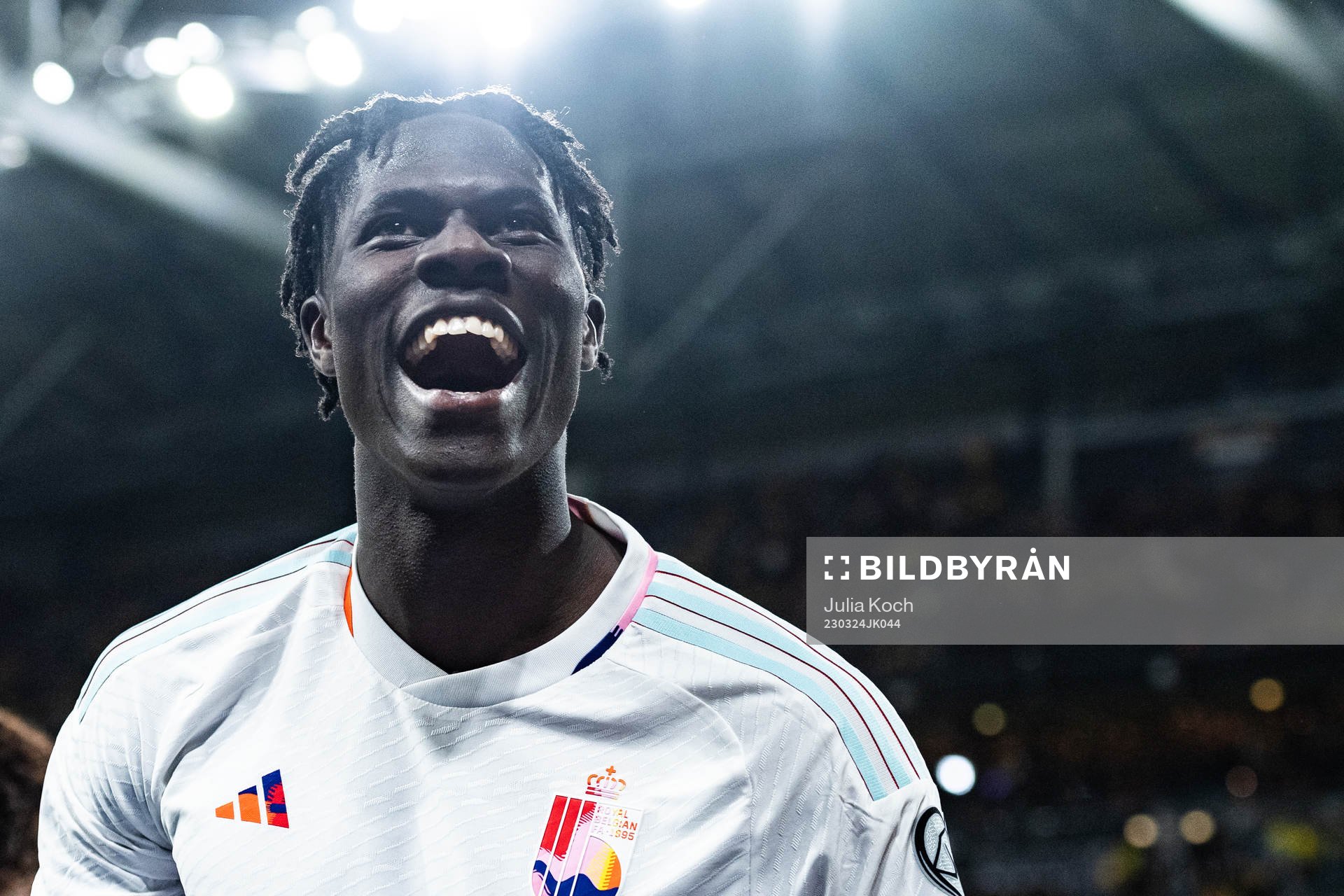 Amadou Onana celebrate