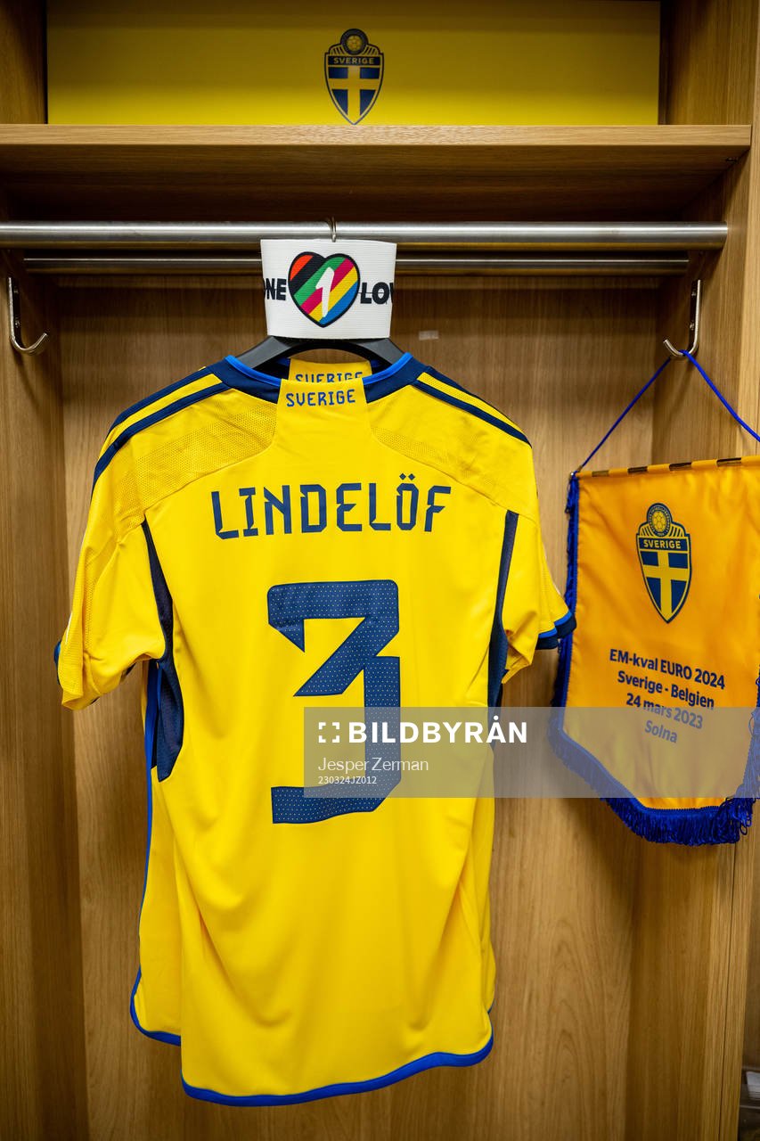 The jersey of Victor Nilsson Lindelöf