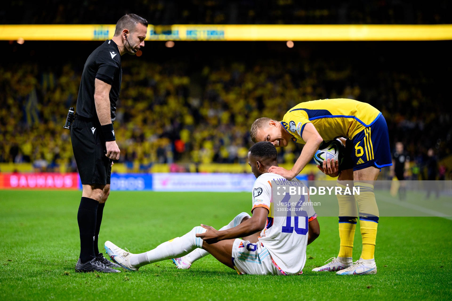 Dodi Lukebakio of Belgium and Ludvig Augustinsson of Sweden