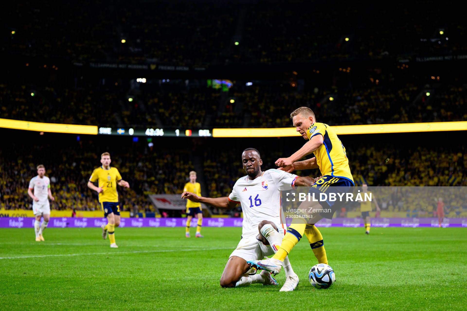 Dodi Lukebakio of Belgium and Ludvig Augustinsson of Sweden
