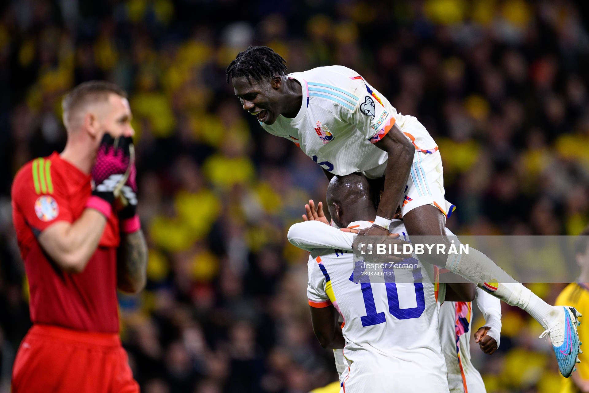 Romelu Lukaku and Amadou Onana of Belgium celebrates