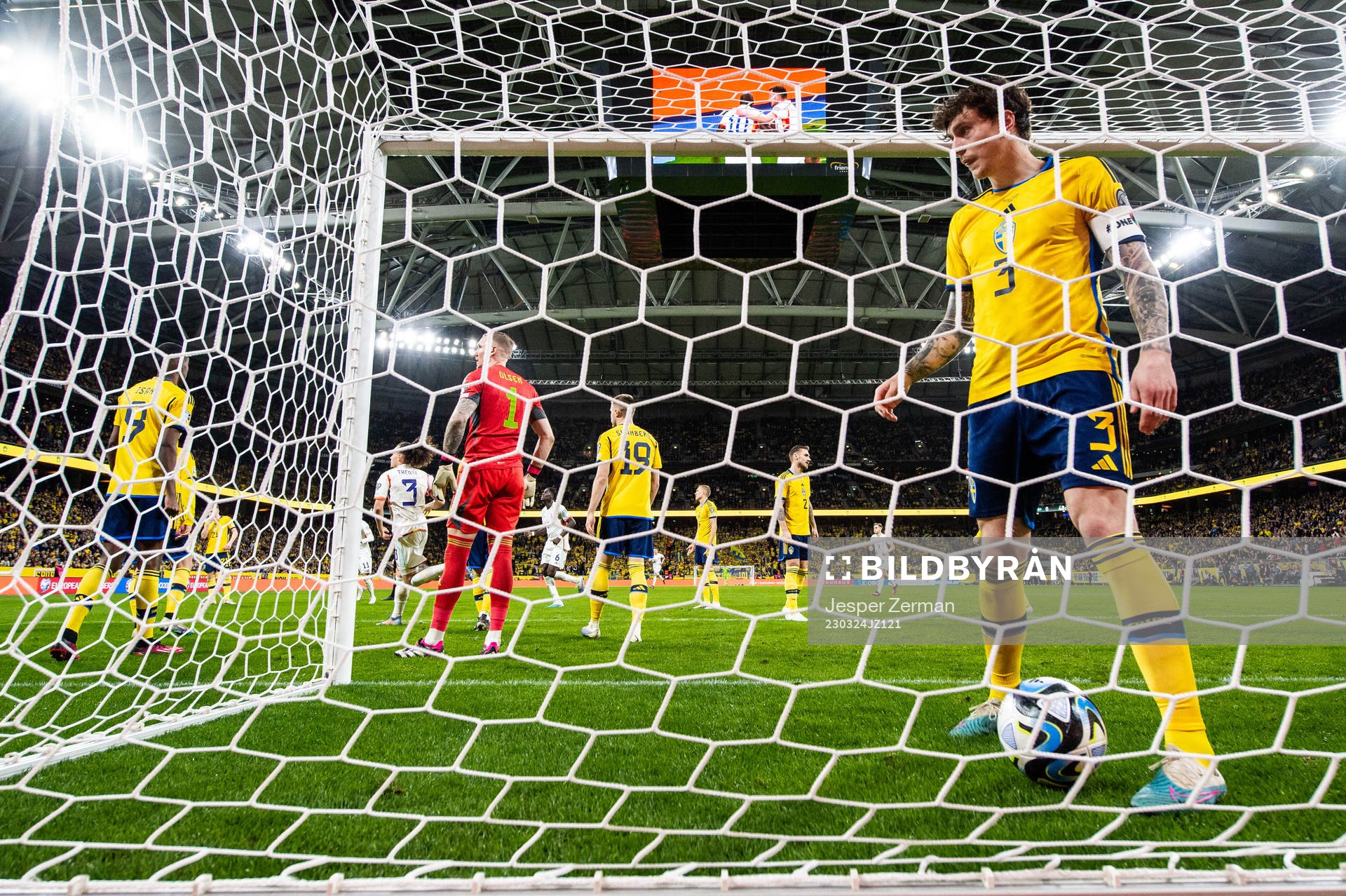 Victor Nilsson Lindelöf of Sweden looks dejected as Romelu