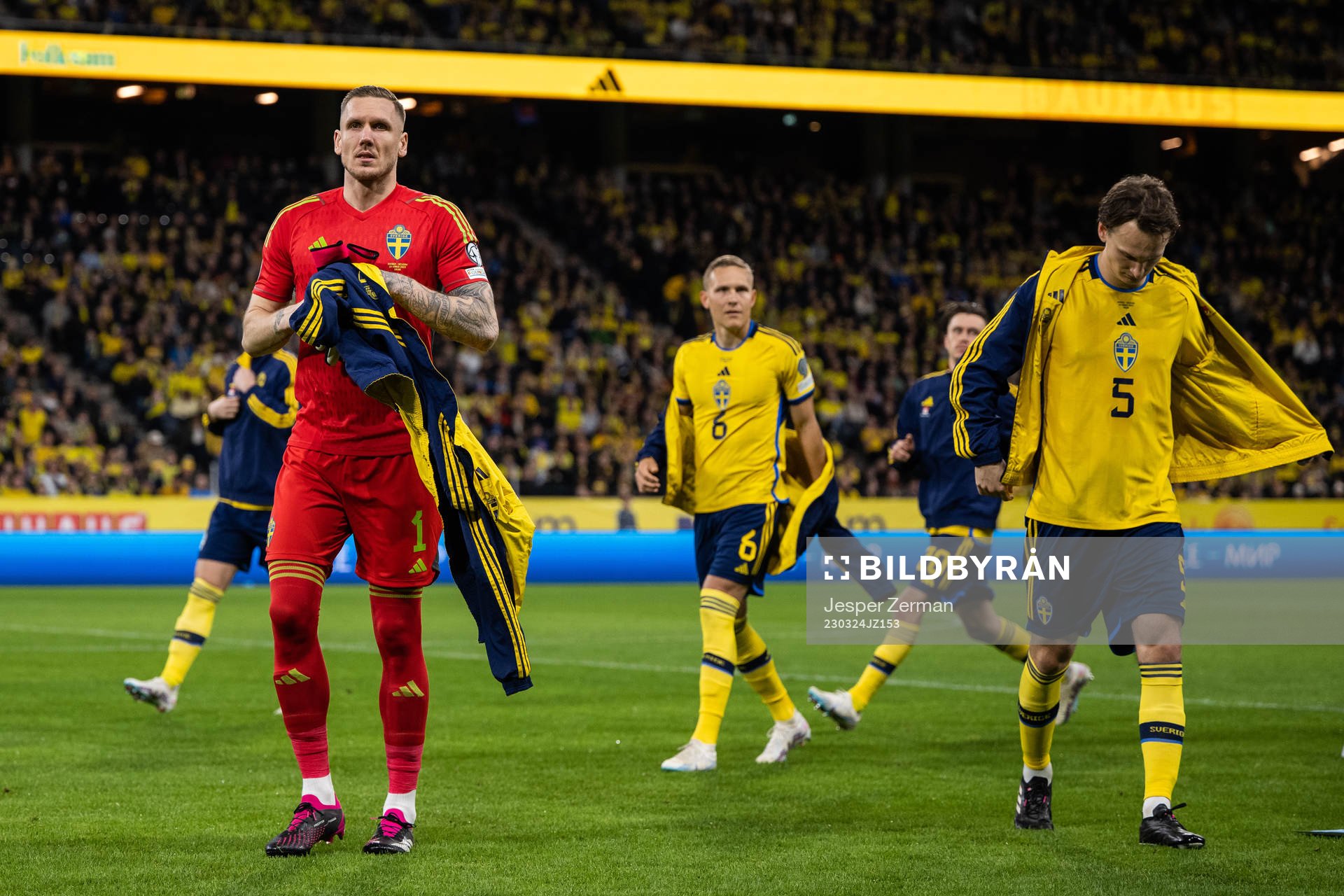 goalkeeper Robin Olsen and Hjalmar Ekdal of Sweden
