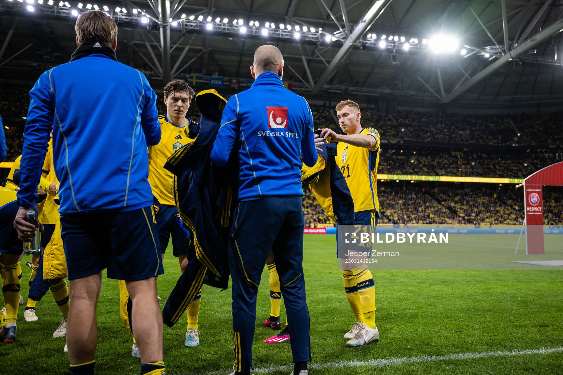 Victor Nilsson Lindelöf and Dejan Kulusevski of Sweden