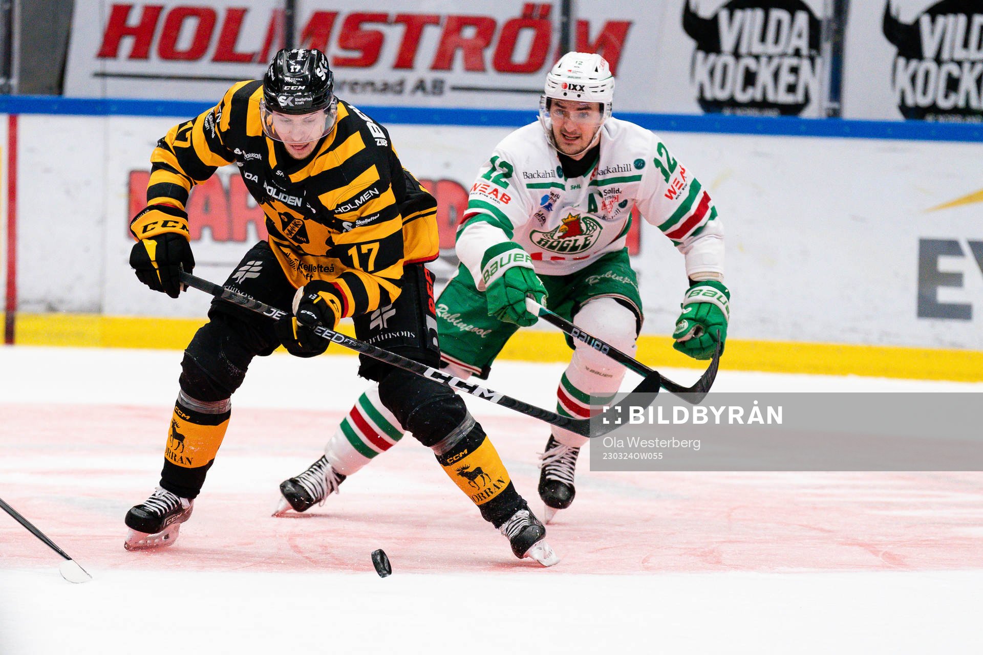 Skellefteå AIKs Pär Lindholm och Rögles Brady Ferguson