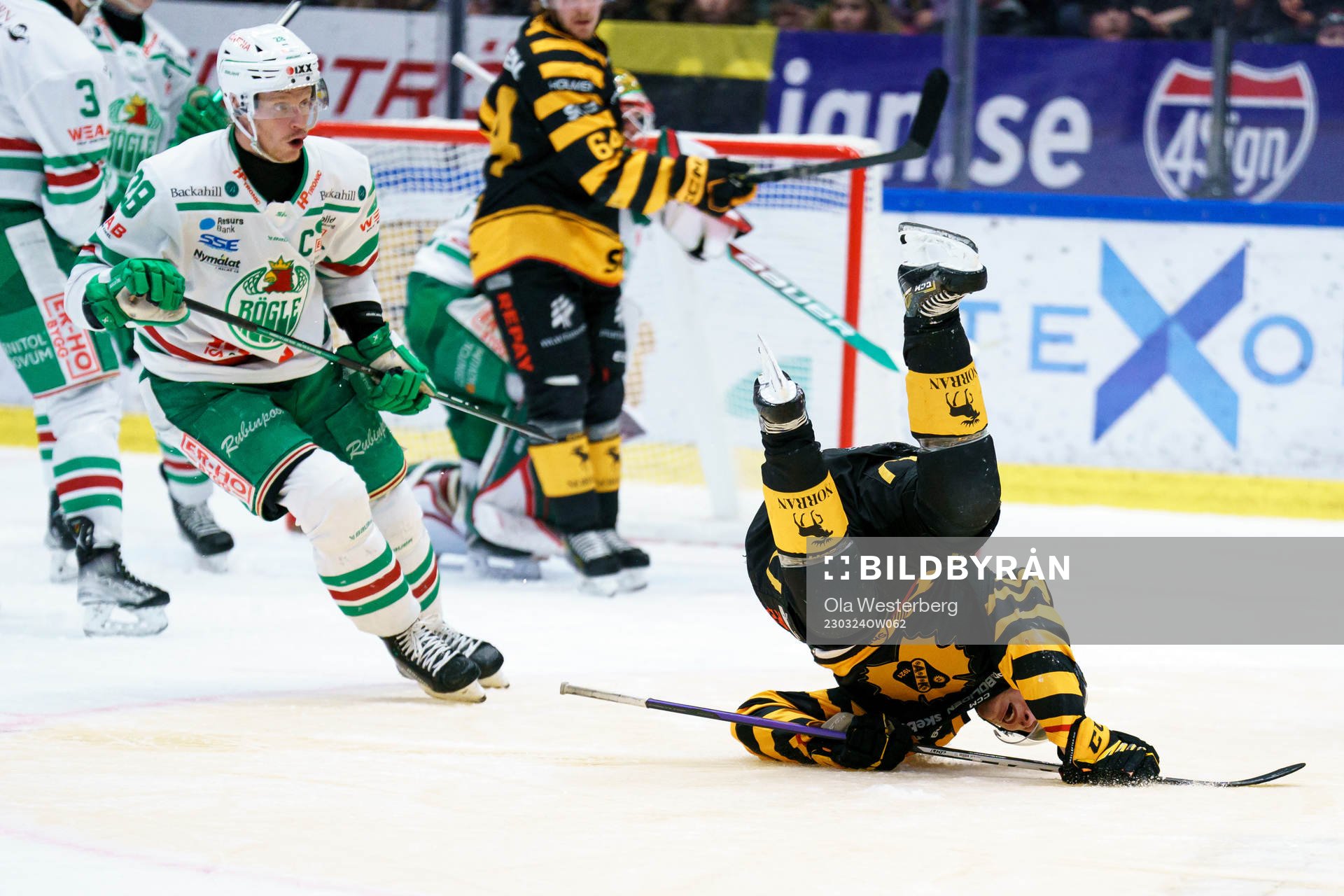 Rögles Anton Bengtsson och Skellefteå AIKs Rickard Hugg