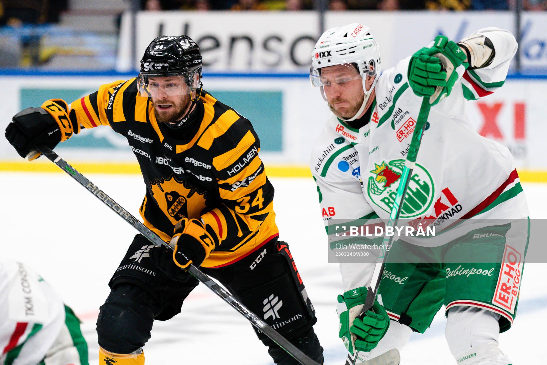 Skellefteå AIKs Tom Kuhnhackl och Rögles Linus Sandin