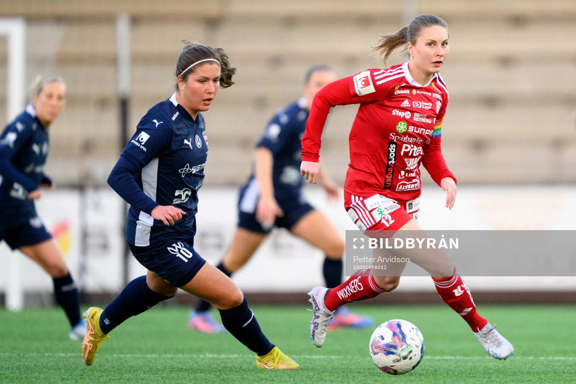 FC Rosengårds Emilia Larsson och Piteås Fanny Andersson