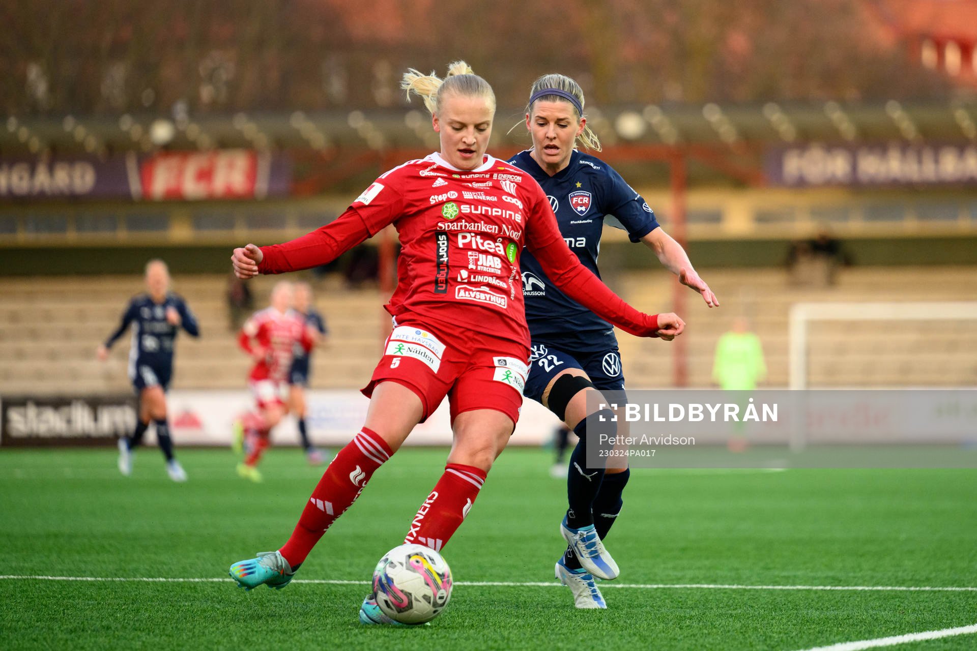 Piteås Wilma Carlsson och FC Rosengårds Olivia Schough