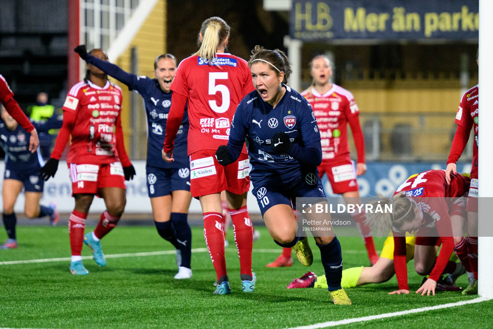 FC Rosengårds Loreta Kullashi jublar