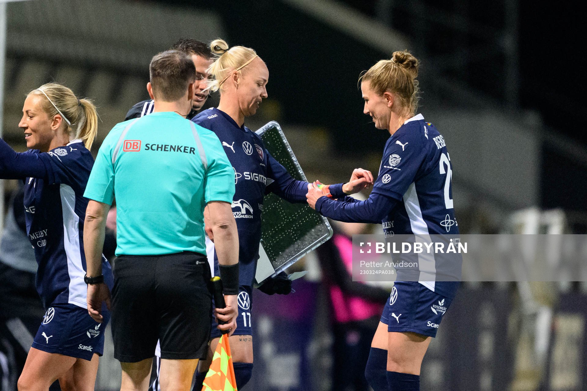 FC Rosengårds Caroline Seger får kaptensbindeln av Emma