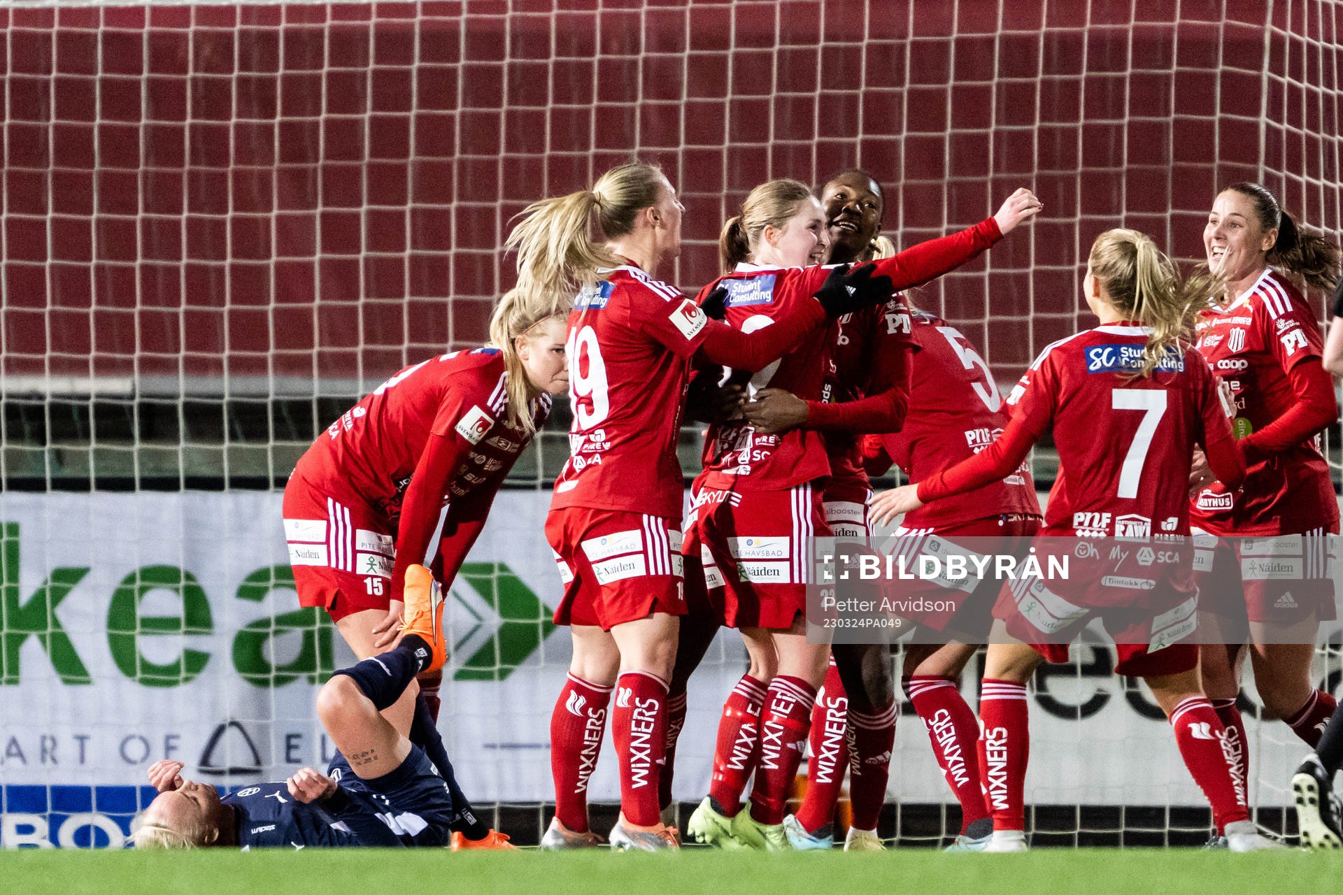 Piteås Hanna Andersson jublar med lagkamrater