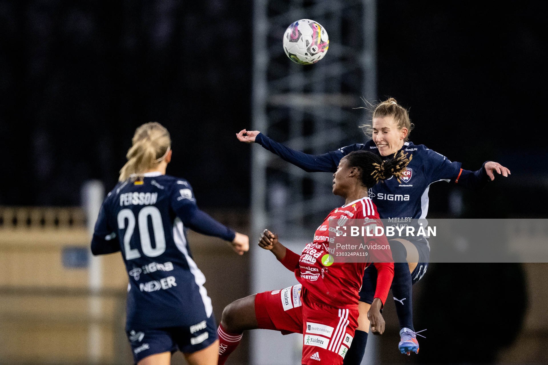 Piteås Anam Imo och FC Rosengårds Emma Berglund