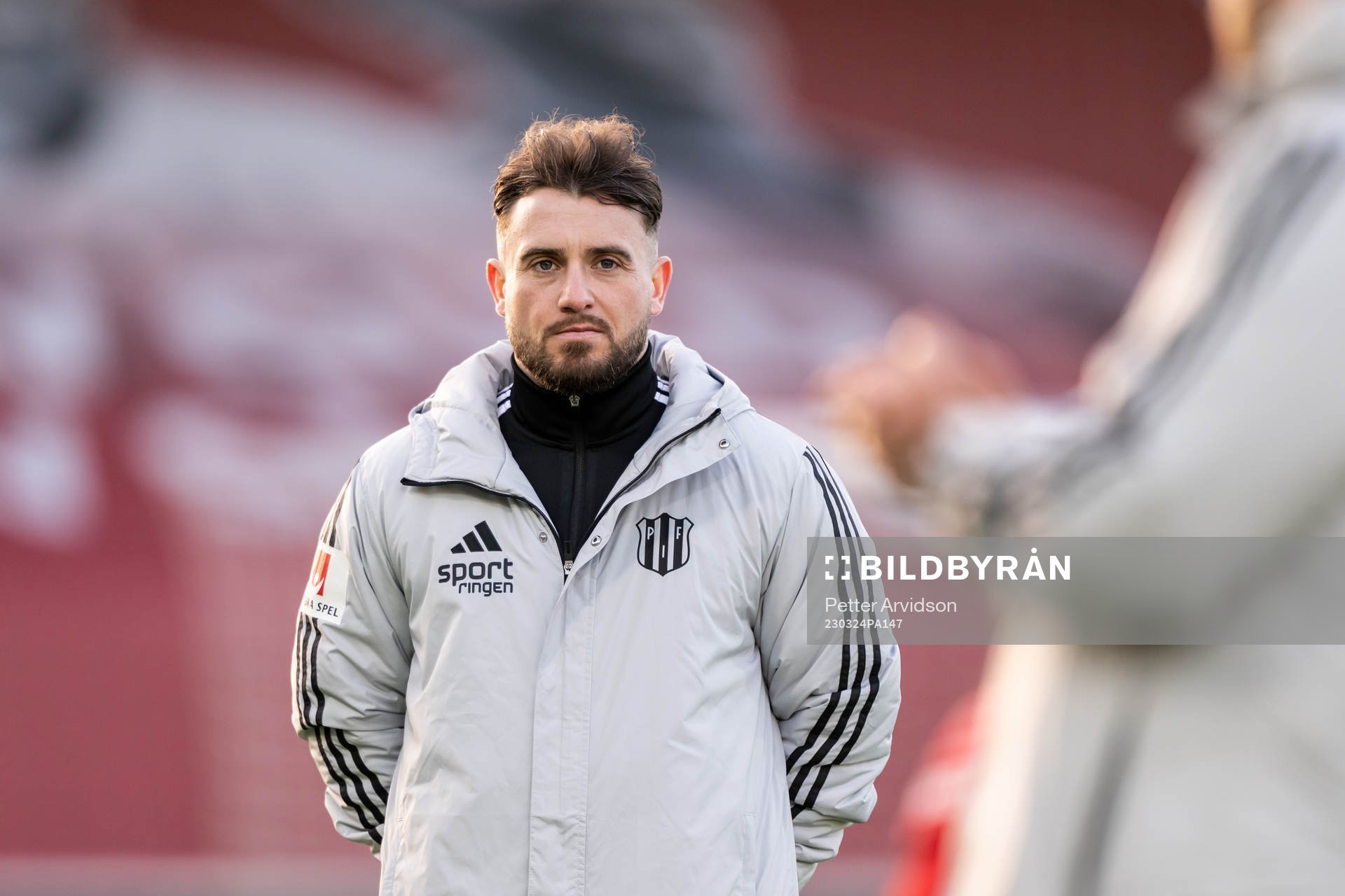 Piteås assisterande tränare Robert Clark inför fotbollsmatchen i Damallsvenskan mellan FC Rosengård och Piteå den 24 mars 2023 i Malmö.