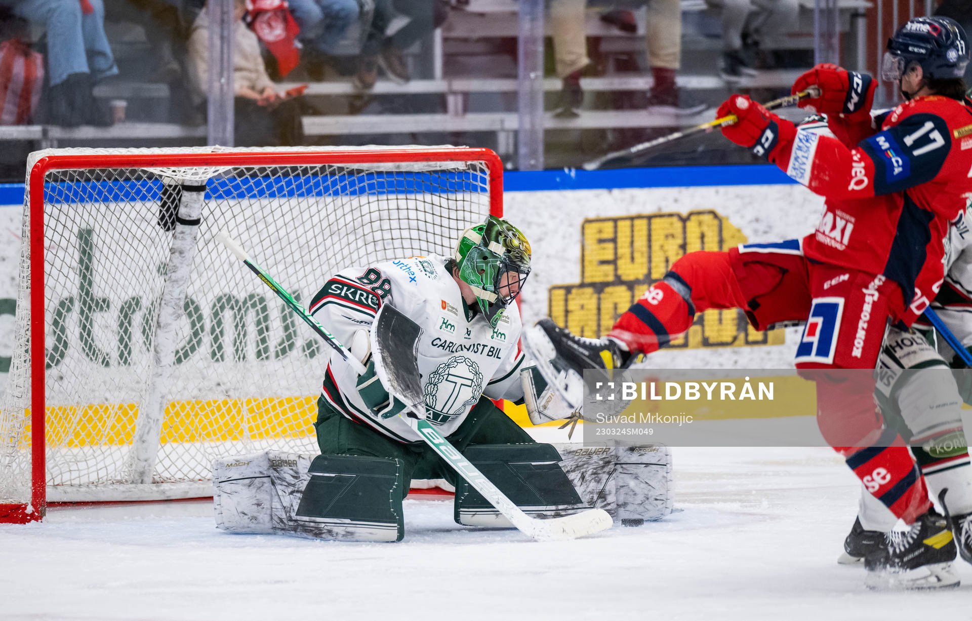 Tingsryds målvakt Tomas Ryden och Västerviks Cole Ully