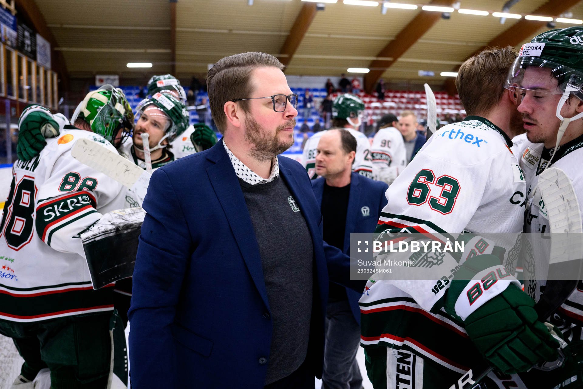 Tingsryds tränare Fredrik Glader jublar