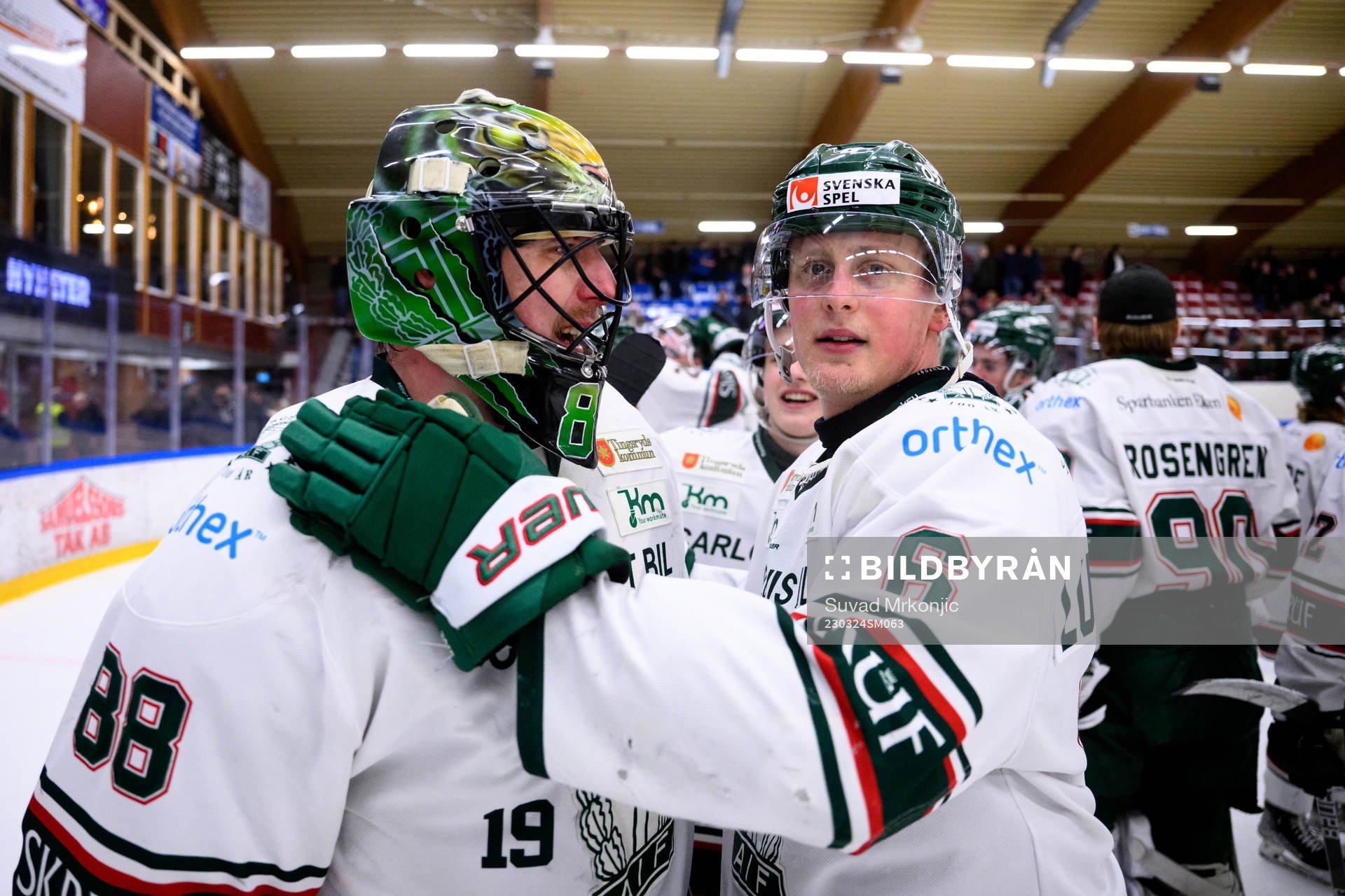 Tingsryds målvakt Tomas Ryden och Jacob Lundegård jublar
