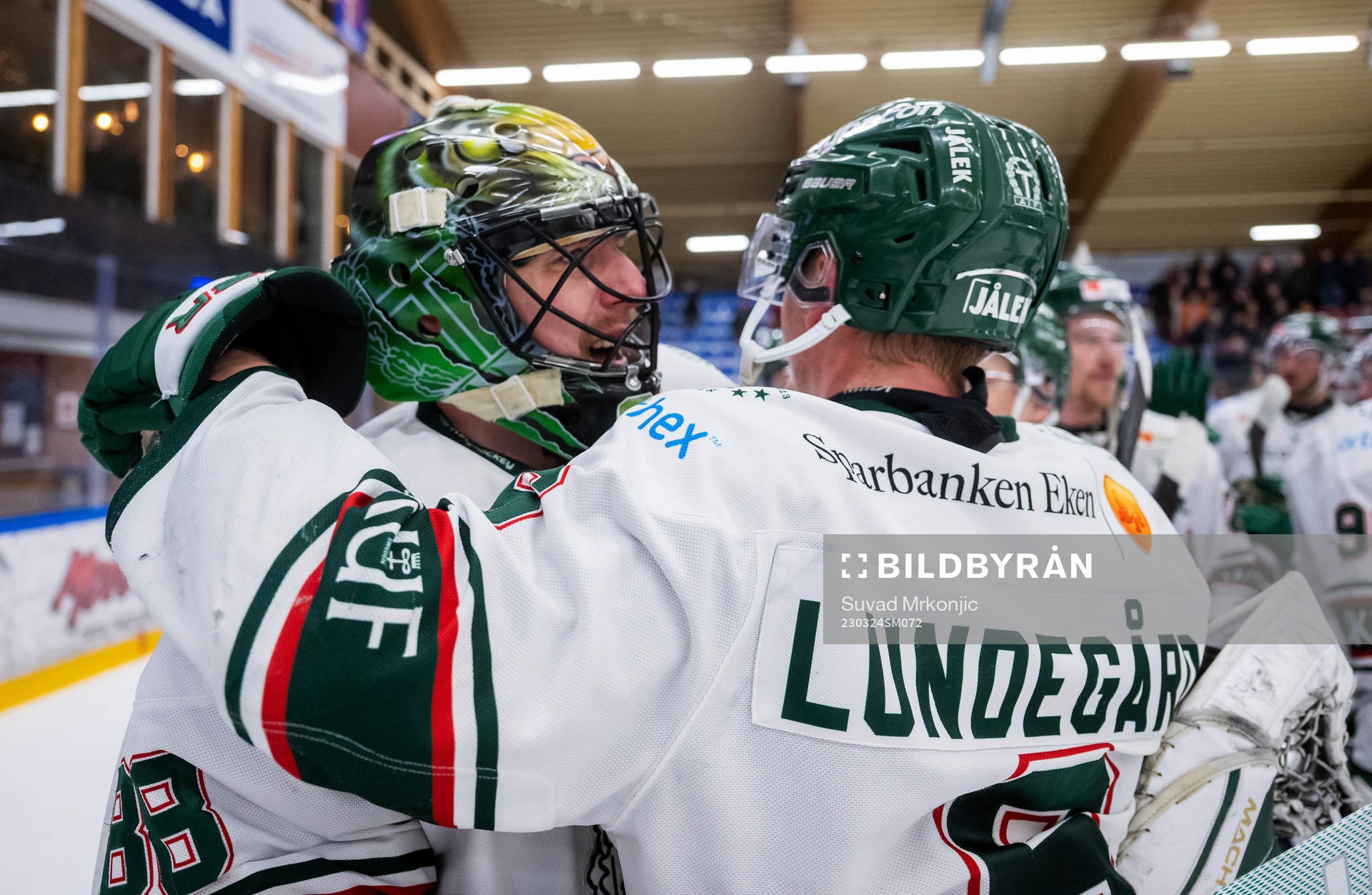 Tingsryds målvakt Tomas Ryden och Jacob Lundegård jublar
