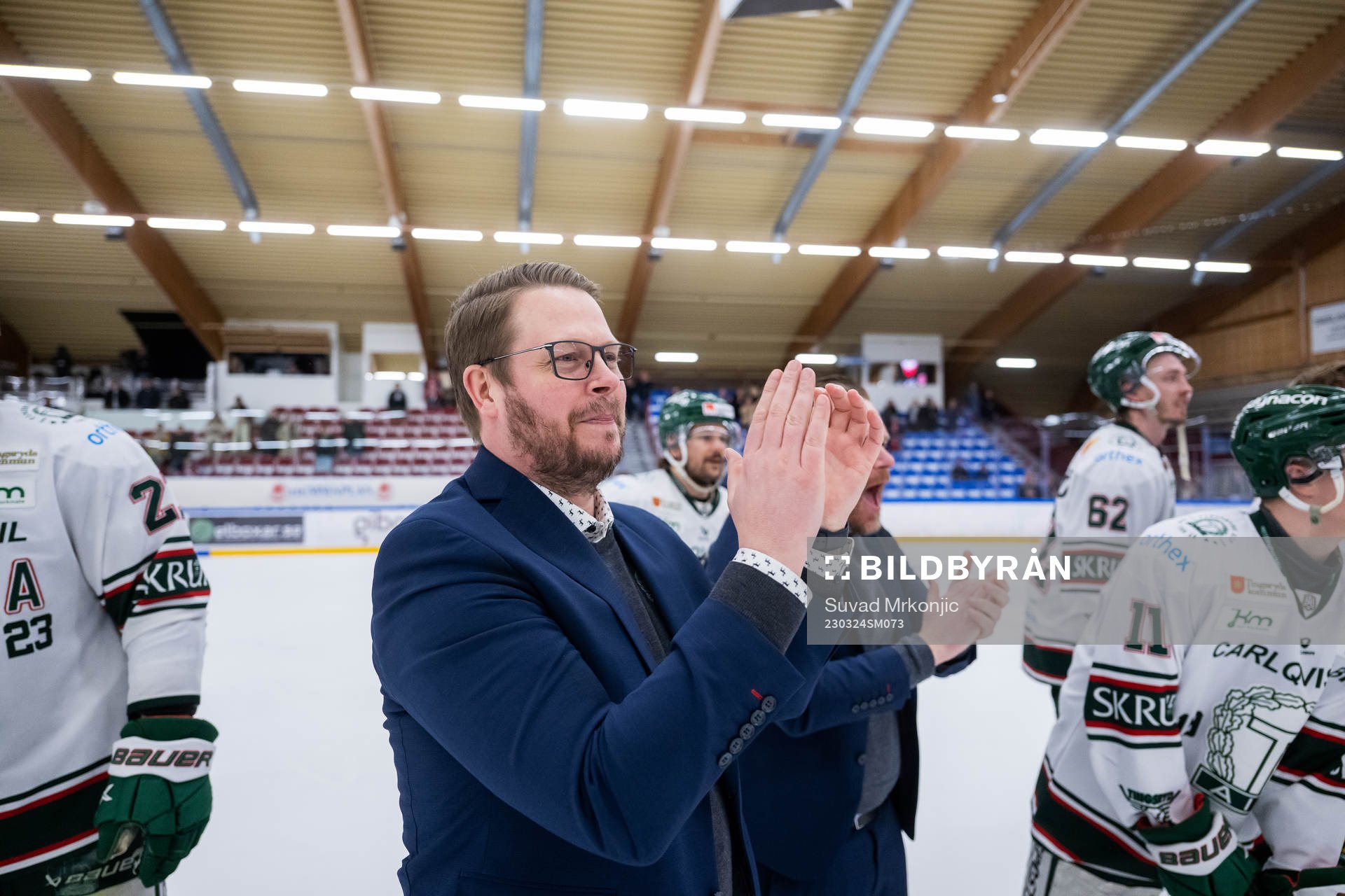 Tingsryds tränare Fredrik Glader jublar