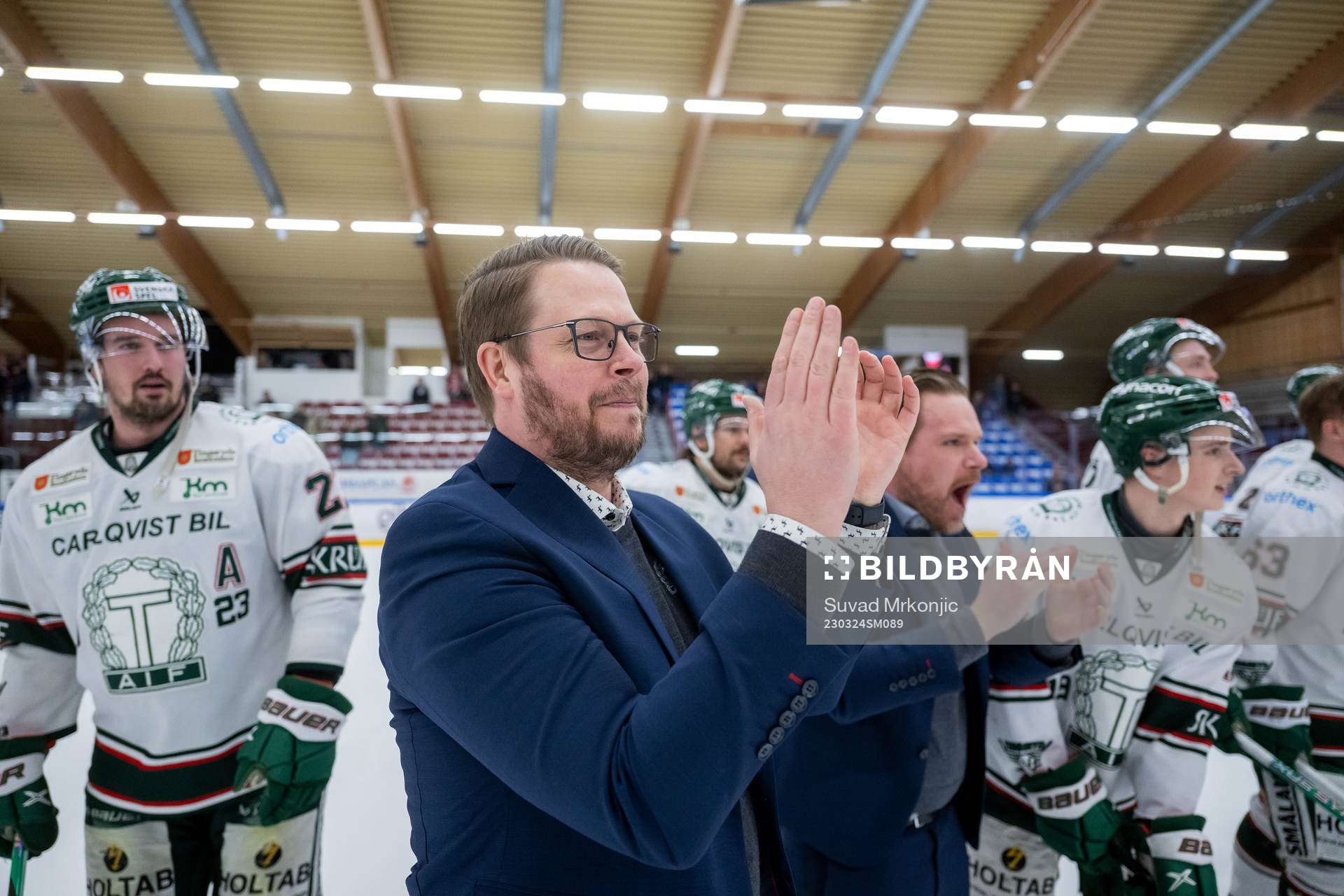Tingsryds tränare Fredrik Glader jublar