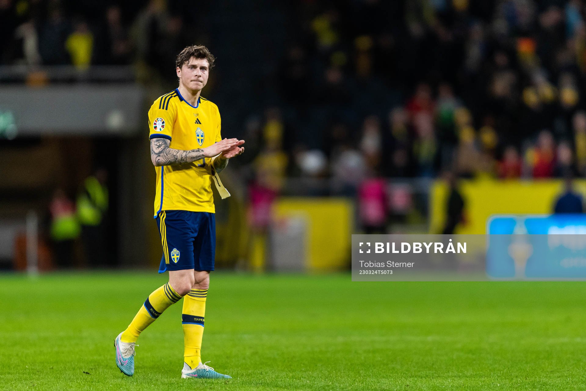 Victor Nilsson Lindelöf of Sweden looks dejected