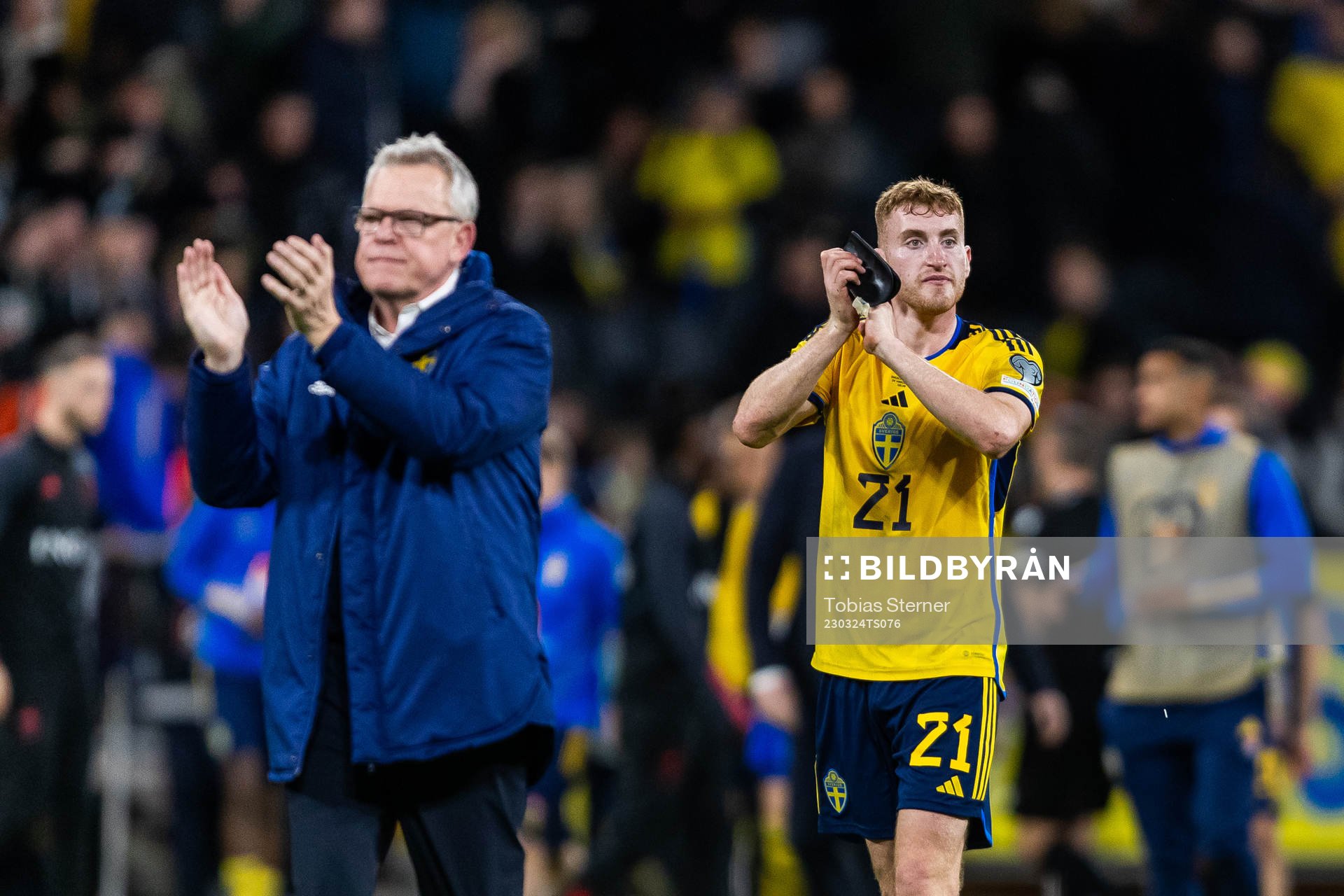 Head coach Janne Andersson and Dejan Kulusevski of Sweden