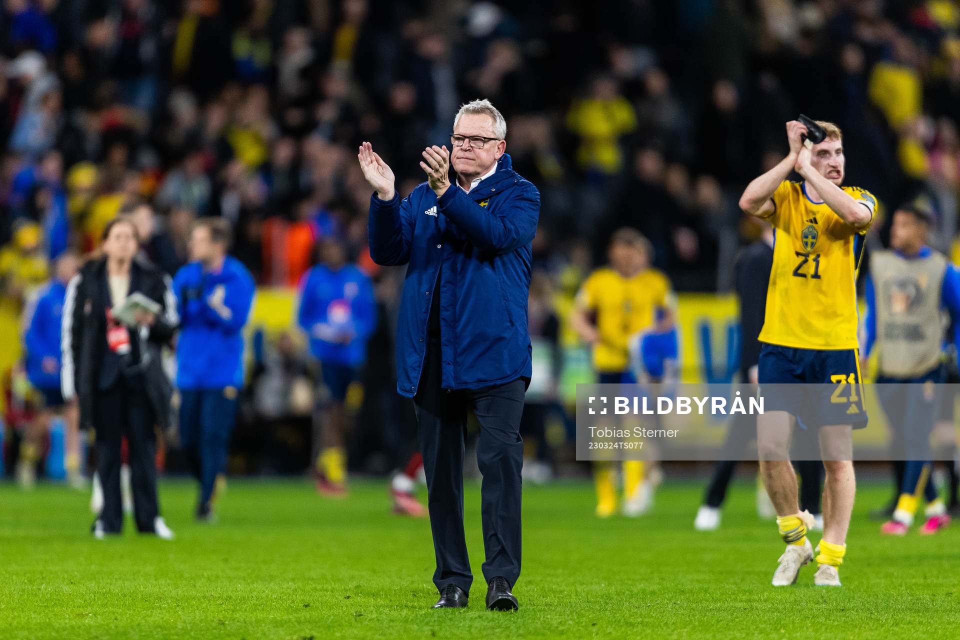 Head coach Janne Andersson and Dejan Kulusevski of Sweden