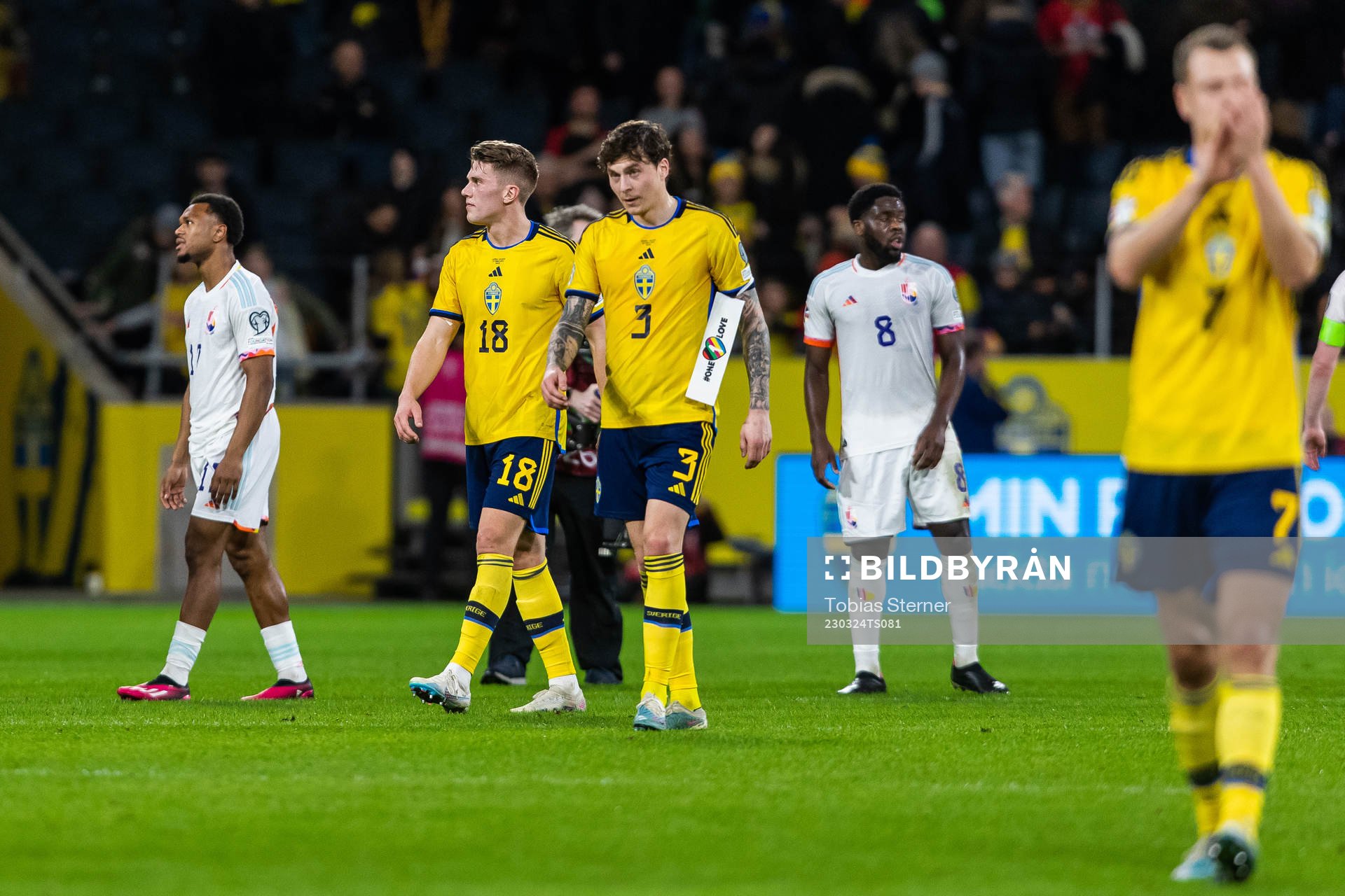 Viktor Gyökeres and Victor Nilsson Lindelöf of Sweden