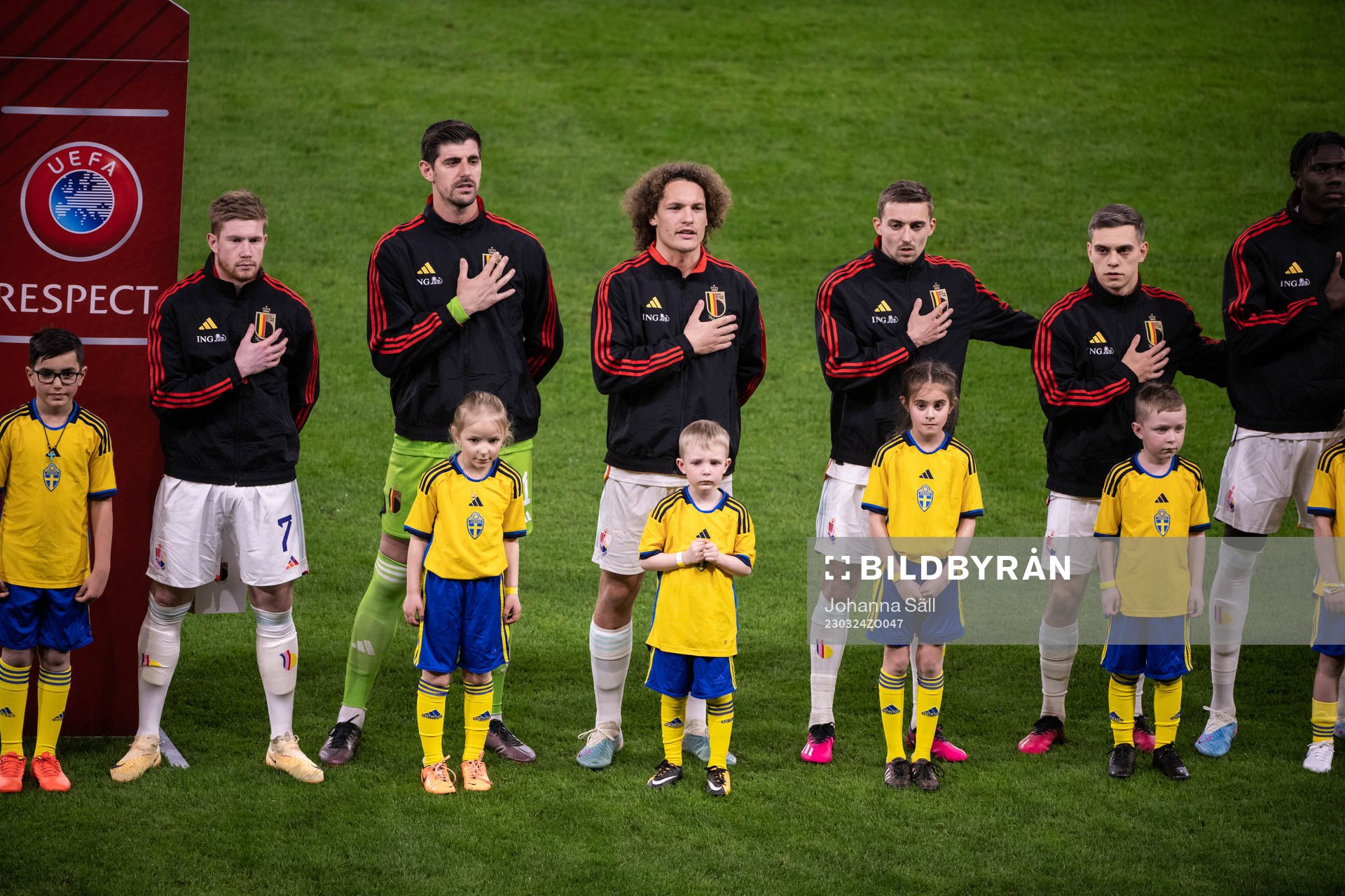 Players of Belgium with mascots