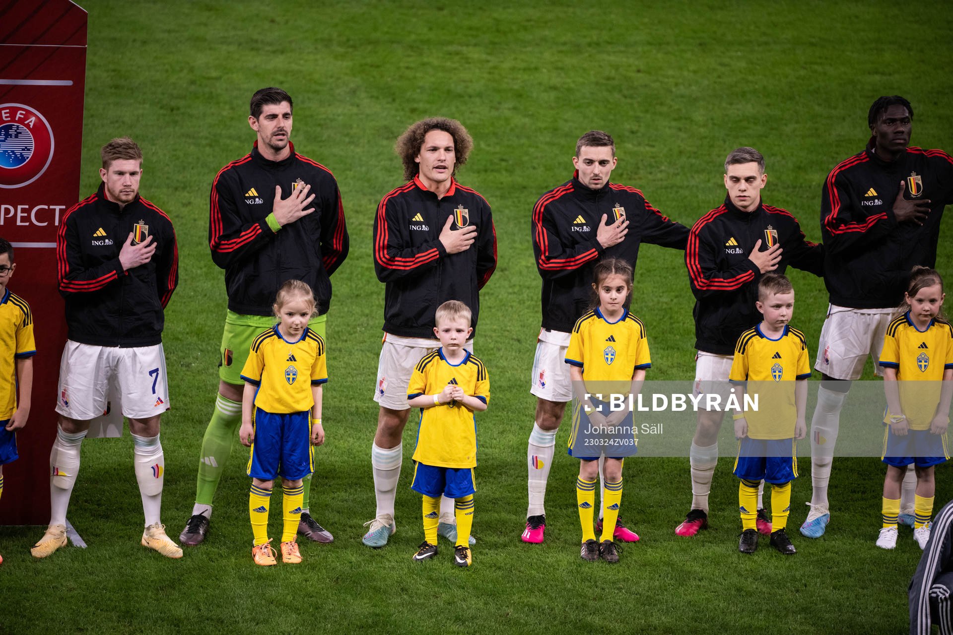 Players of Belgium with mascots