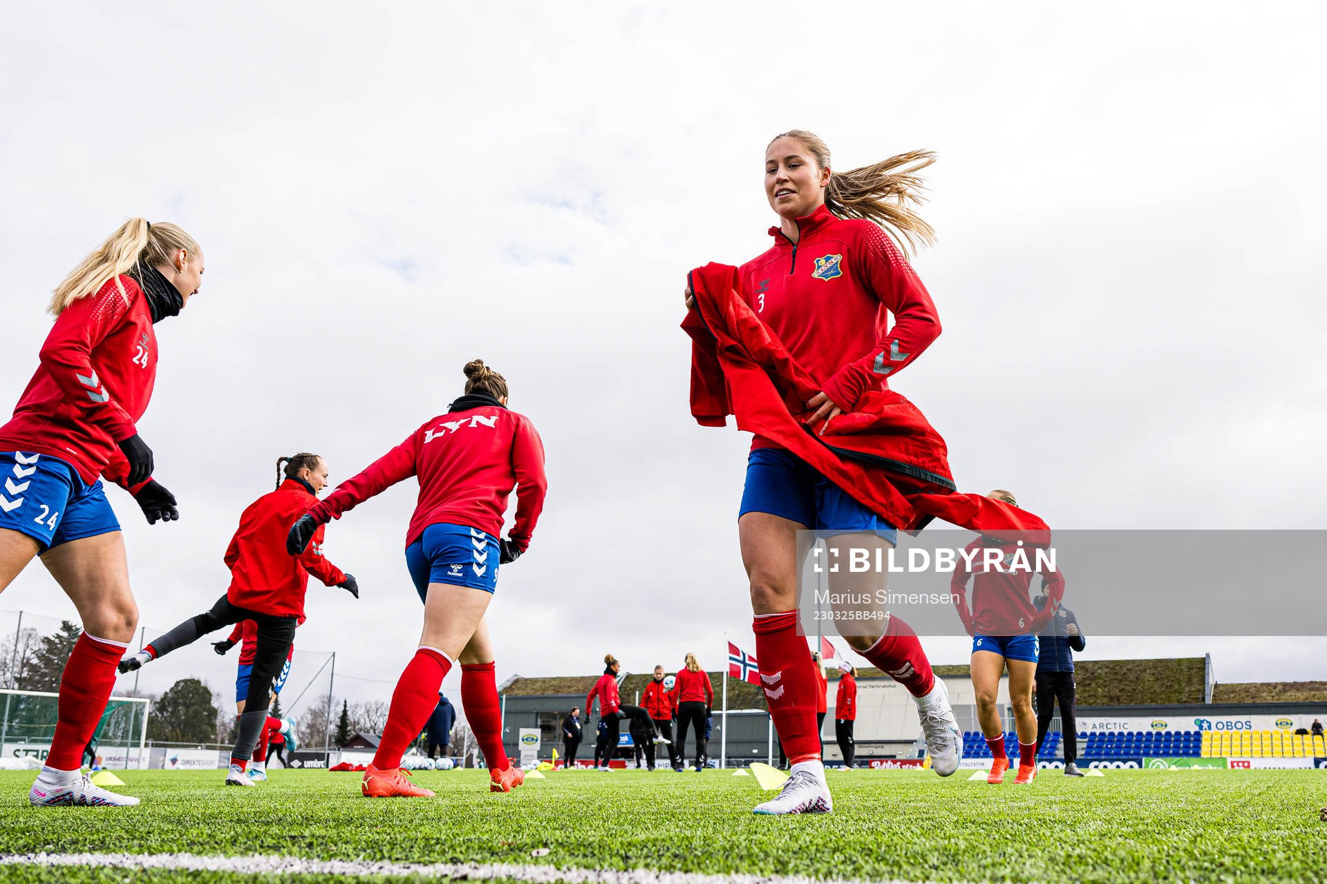 Maria Fink of Lyn warms up