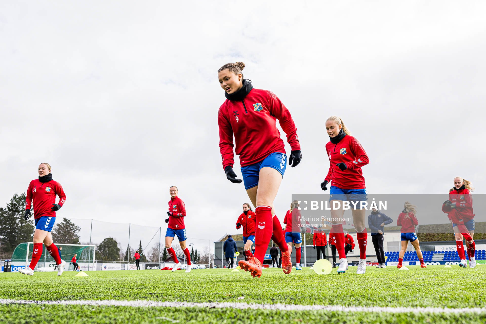 Anna Nerland Aahjem of Lyn warms up