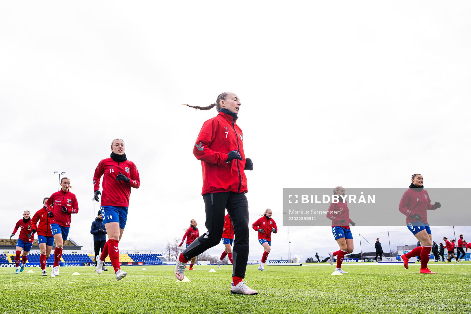 Cornelia Remme Fladberg and Emilie Raaum Closs of Lyn warms