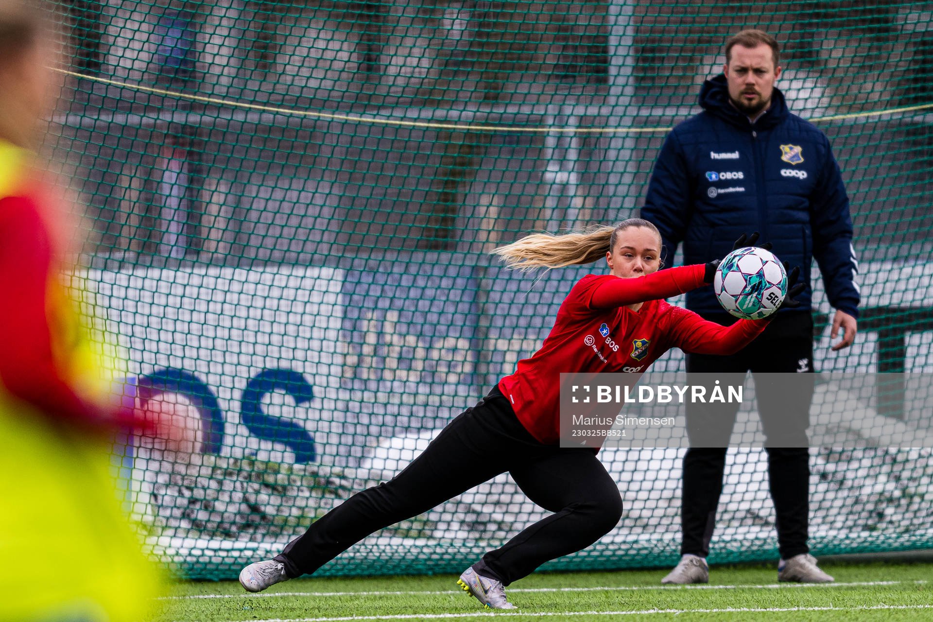 Sandra Rød Ask of Lyn warms up