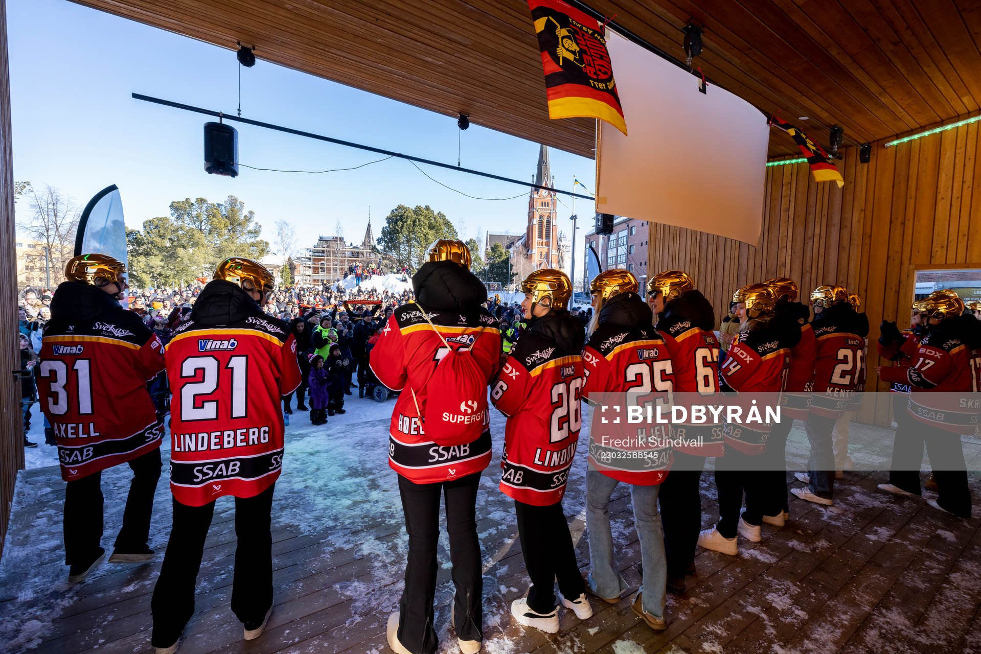 Laget tar emot folkets jubel