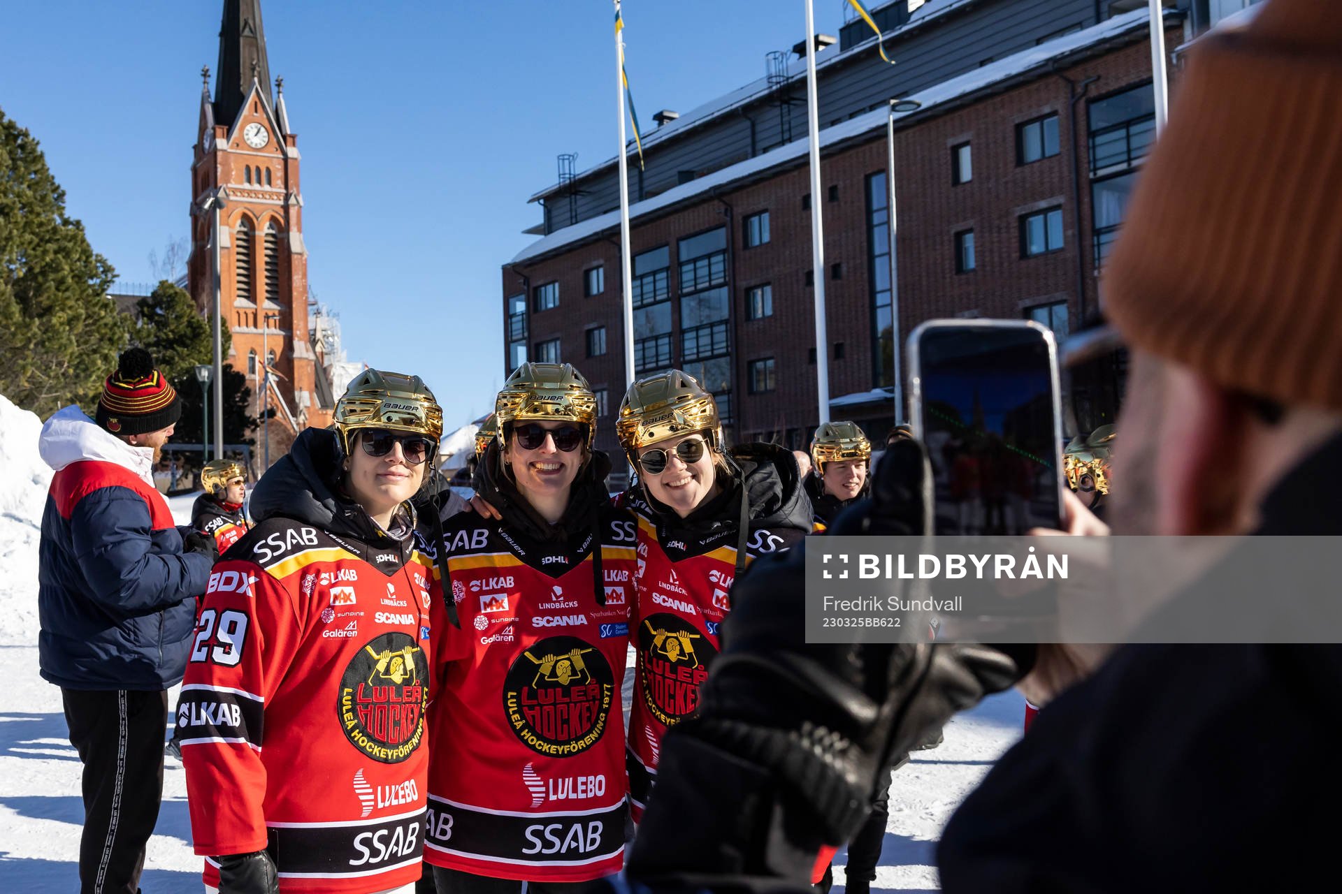 Emma Nordin Johanna Fällman  och två till fotograferas av