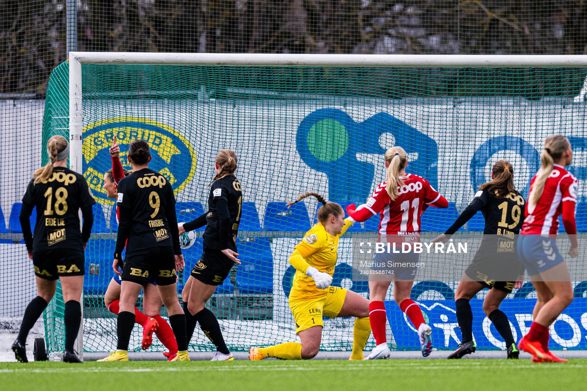 Anna Nerland Aahjem of Lyn scores the 1-0 goal