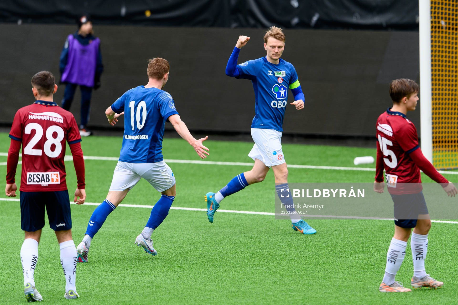KFUMs Robin Gravli Rasch jublar efter 0-2 under träningsmatchen i fotboll mellan Örgryte och KFUM den 25 mars 2023 i Göteborg. 
