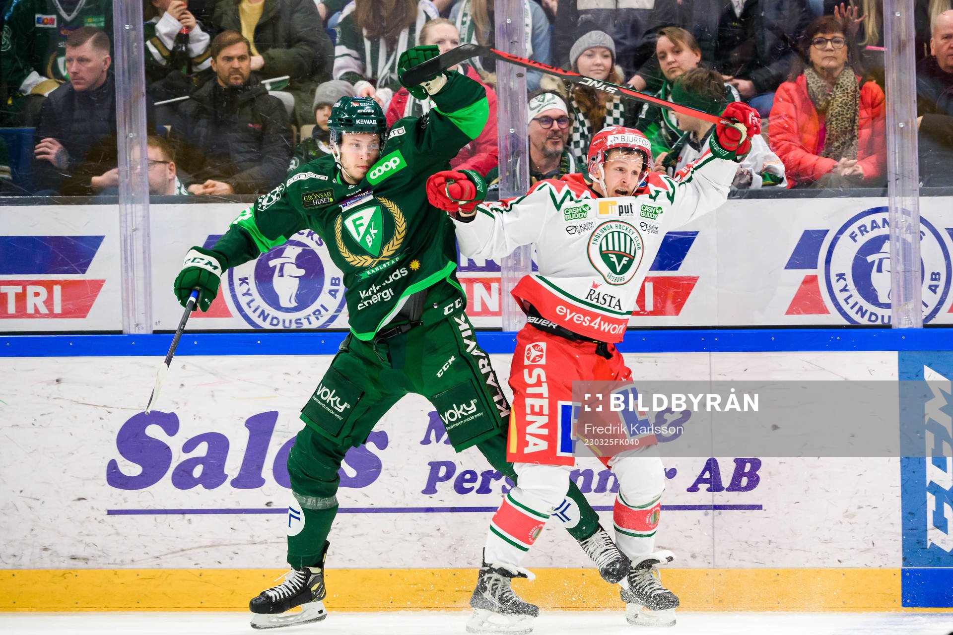 Färjestads Eric Engstrand och Frölundas Max Friberg