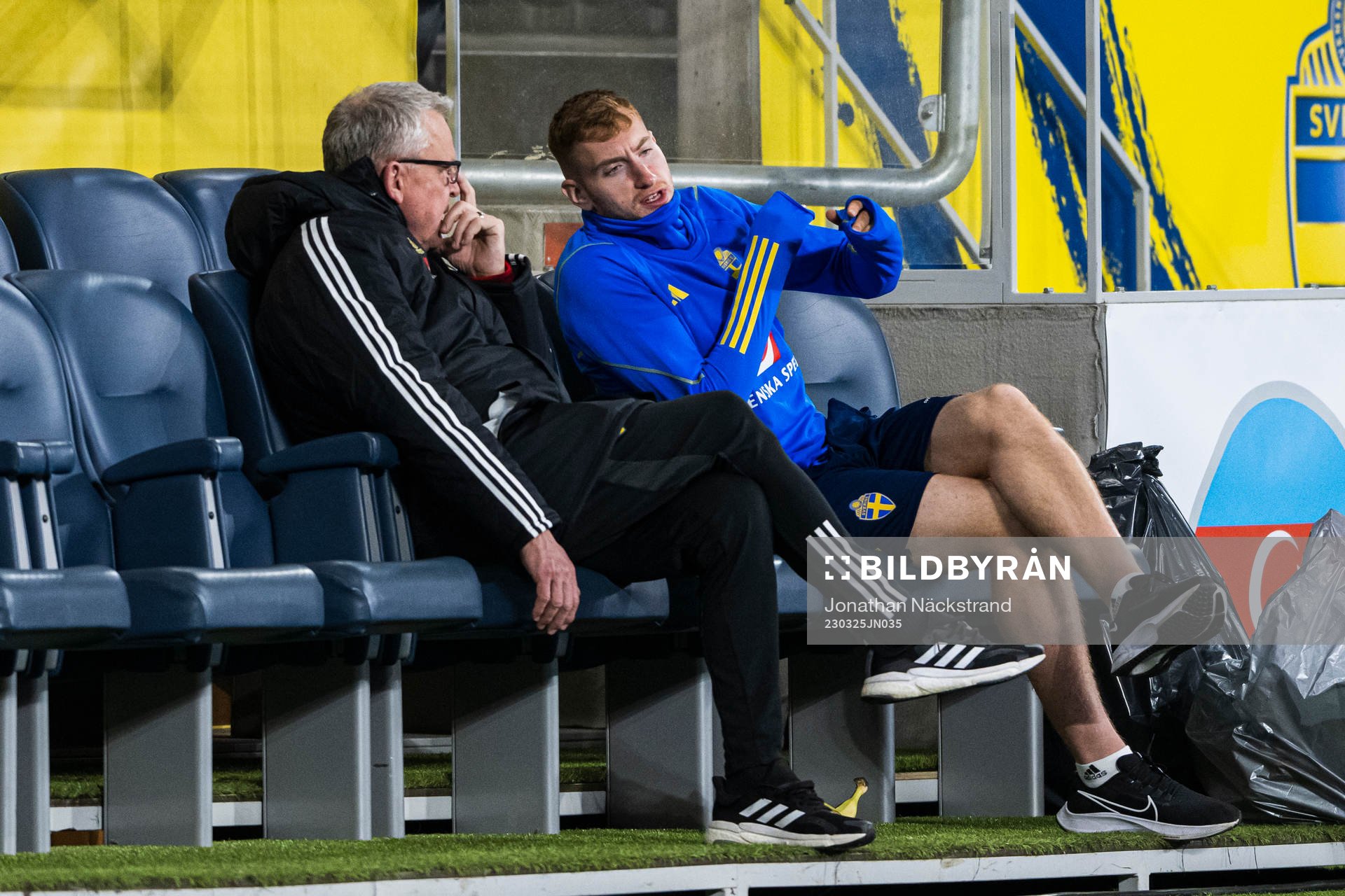 Head coach Janne Andersson and Dejan Kulusevski of the