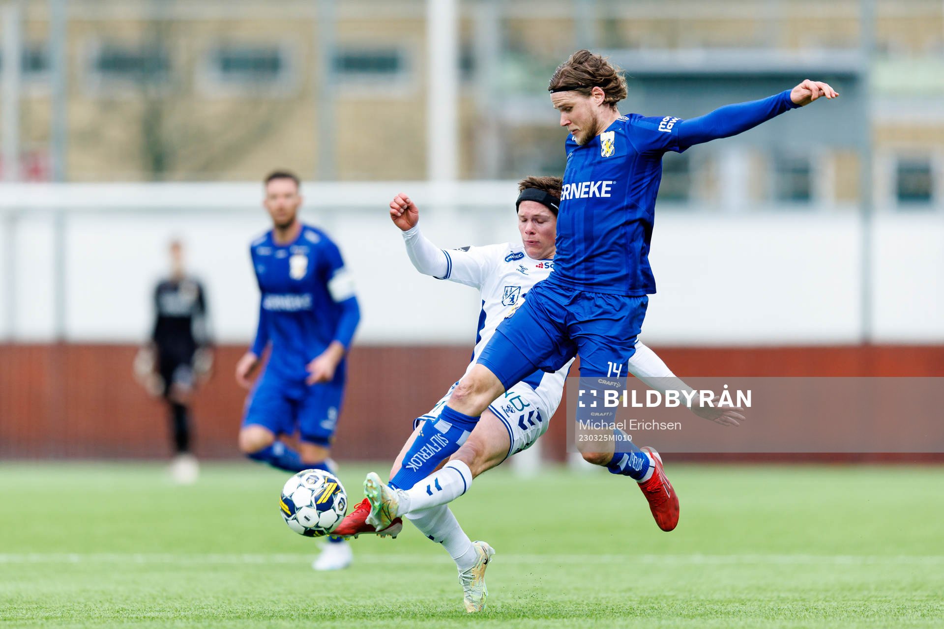 Sarpsborg 08s Eirik Wichne och IFK Göteborgs Gustaf Norlin