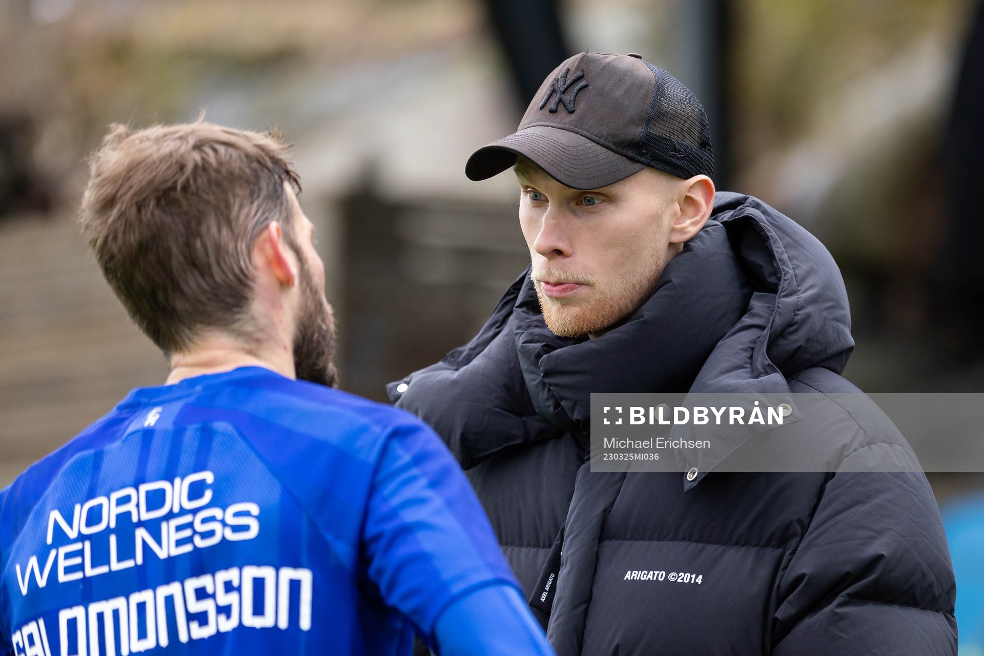 IFK Göteborgs Emil Salomonsson och målvakt Pontus Dahlberg
