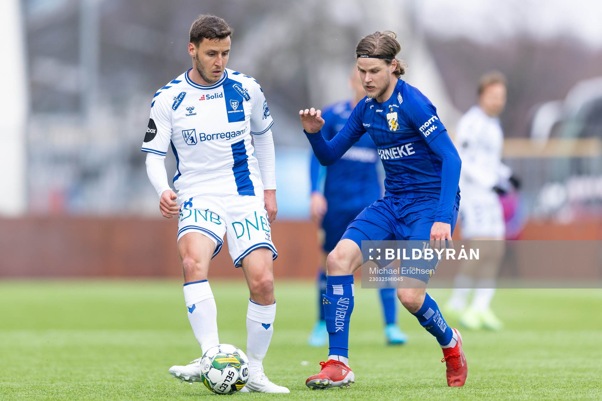 Sarpsborg 08s Jeppe Andersen och IFK Göteborgs Gustaf
