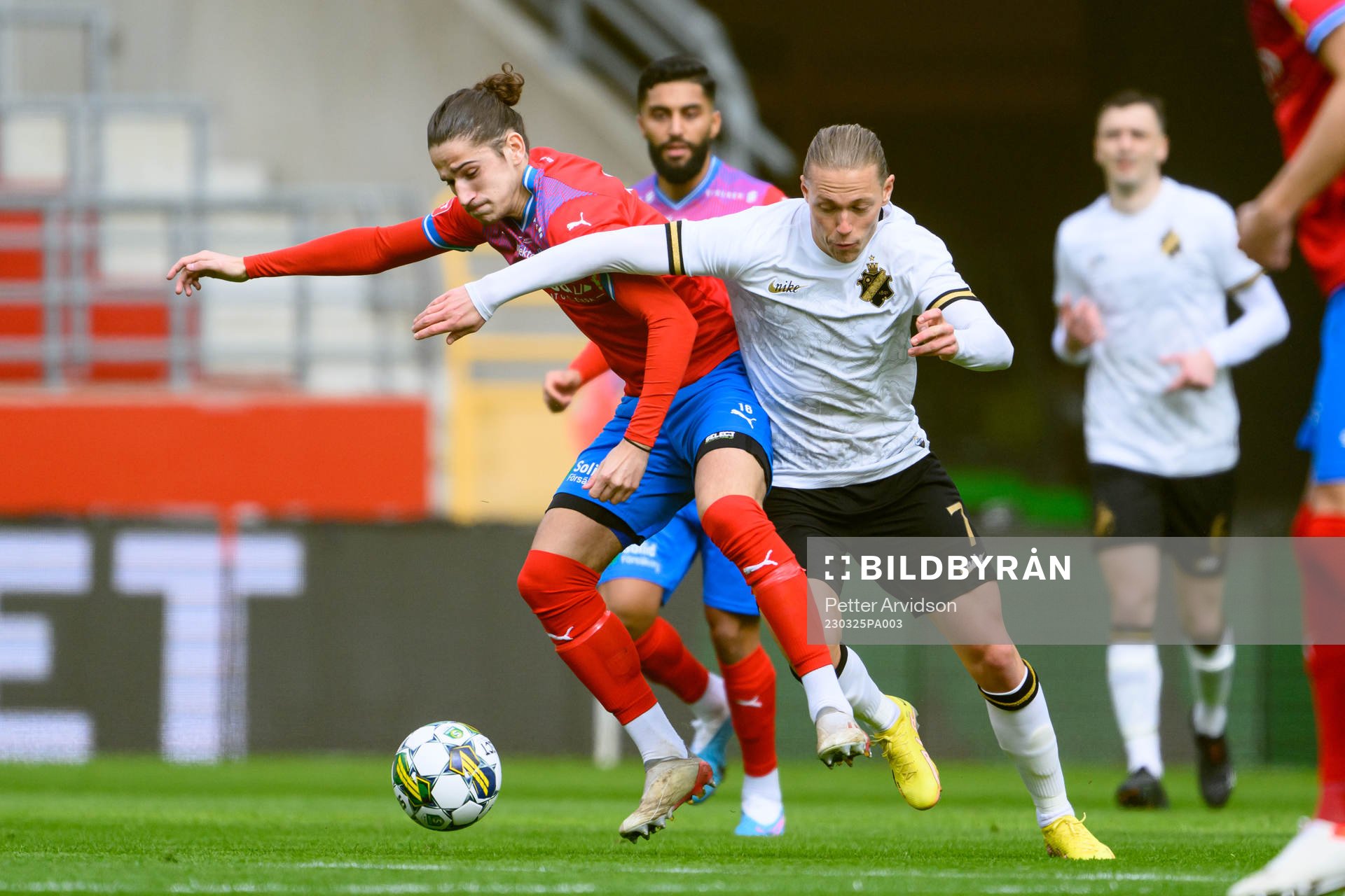 Helsingborgs Ervin Gigovic och AIKs Viktor Fischer